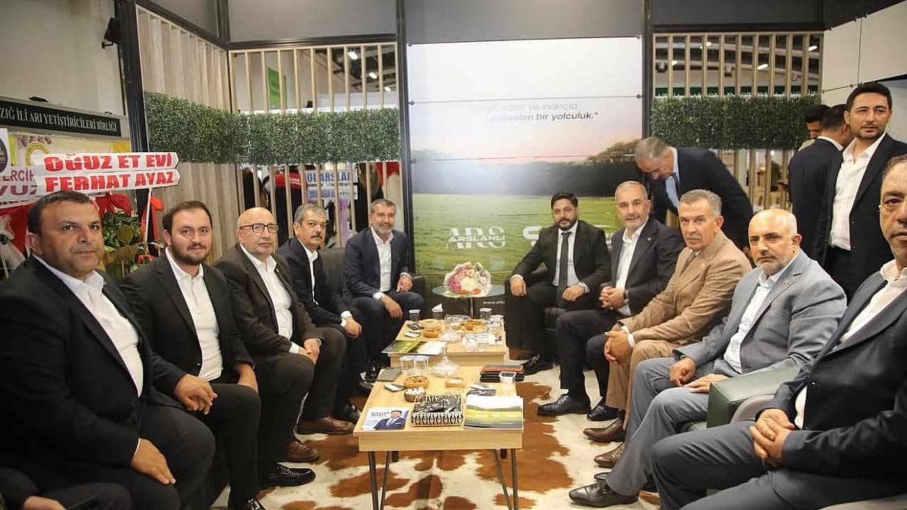 Şenol Arslan’dan Fuarda Yoğun Ziyaret ve Görüşme Trafiği