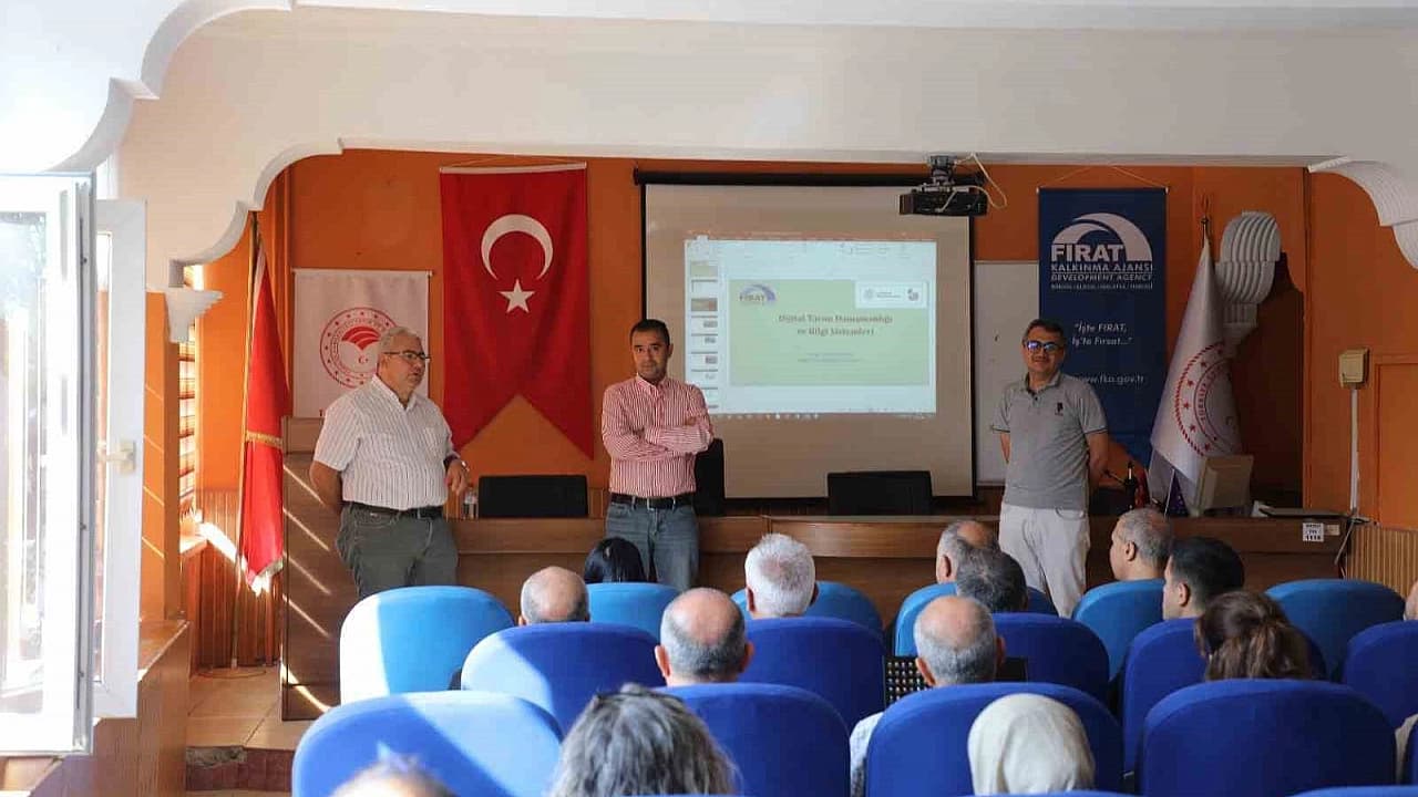 Elazığ’da Üreticilere Akıllı Tarım Eğitimi Verildi