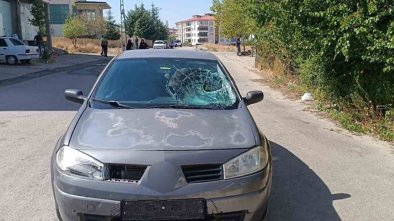 Palu’da Bisikletli Çocuğa Araç Çarptı: Yaralı