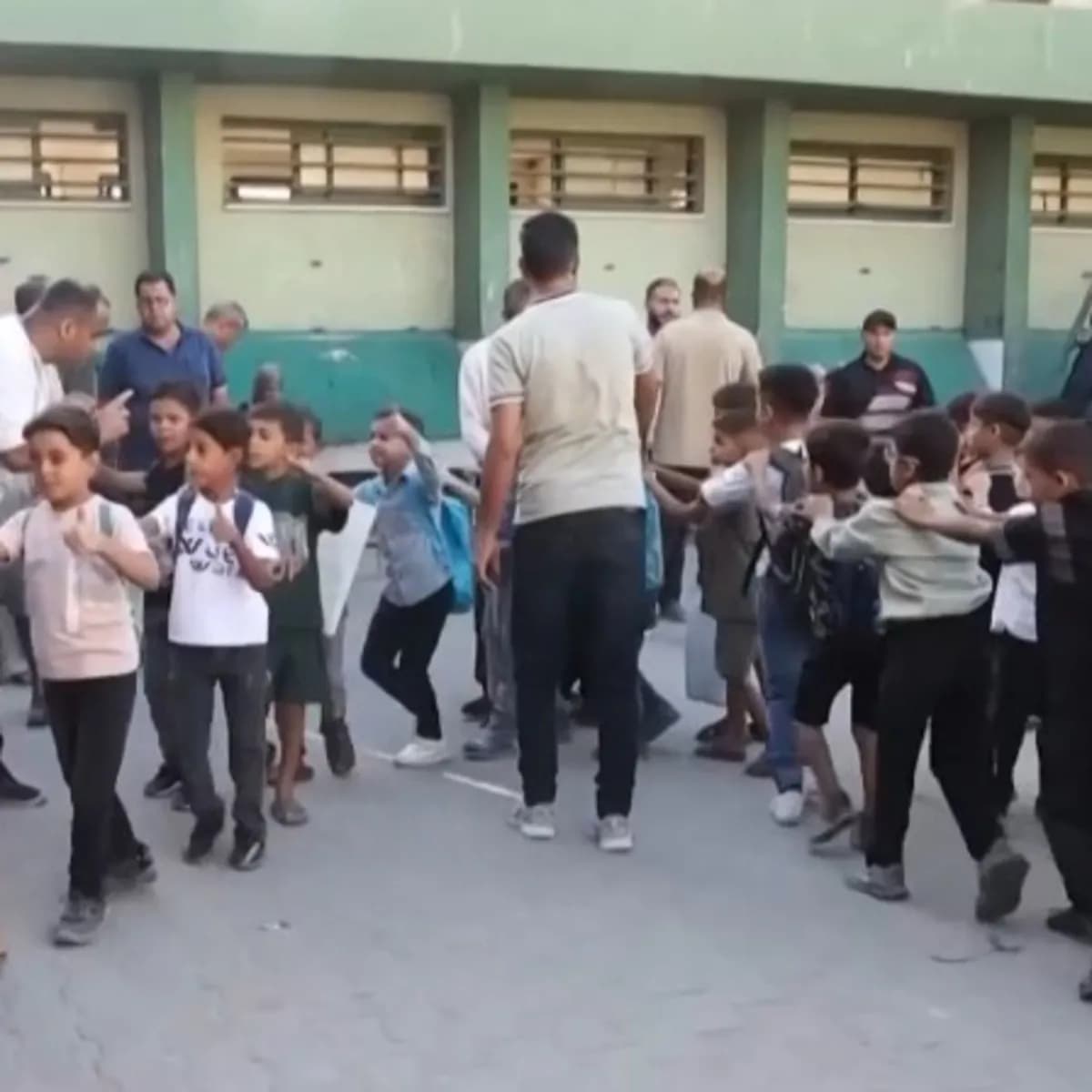 Gazze’de enkazların arasında eğitim direnişi