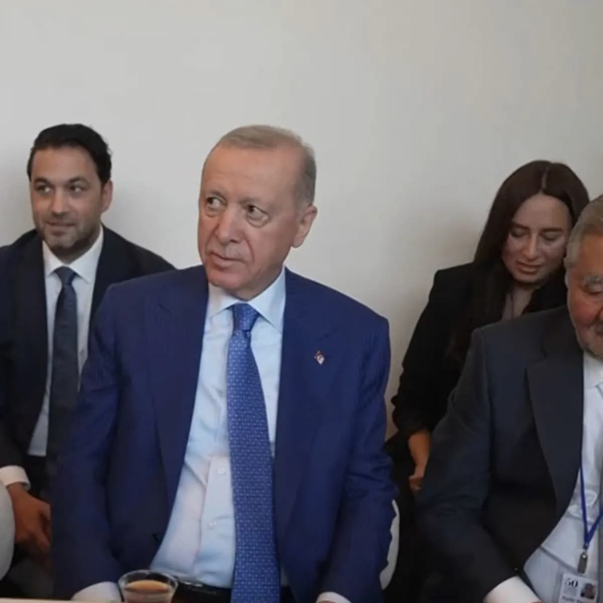 Başkan Erdoğan'dan New York'ta Türk pastanesine ziyaret: Vatandaşlarla sohbet etti