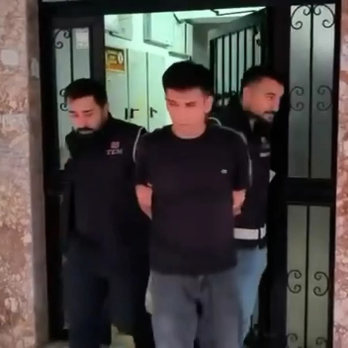 Antalya'da "Sokaklar Güvende" operasyonu: Çirkinler ve Daltonlar bağlantılı 7 şüpheli yakalandı