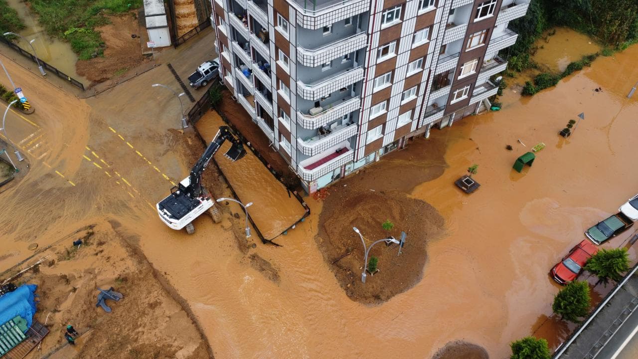 Rize'de sağanağın yol açtığı hasar 1 milyar 42 milyon lira