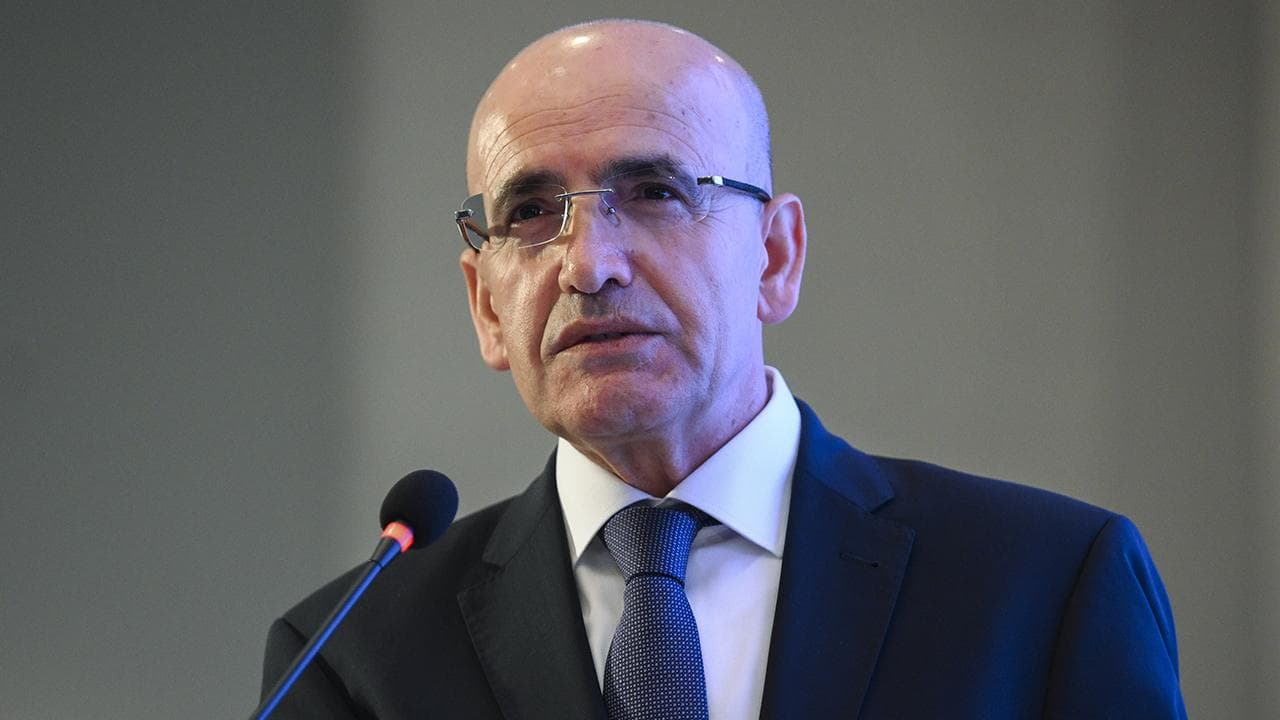 Bakan Şimşek istifa ettiği iddialarını yalandı