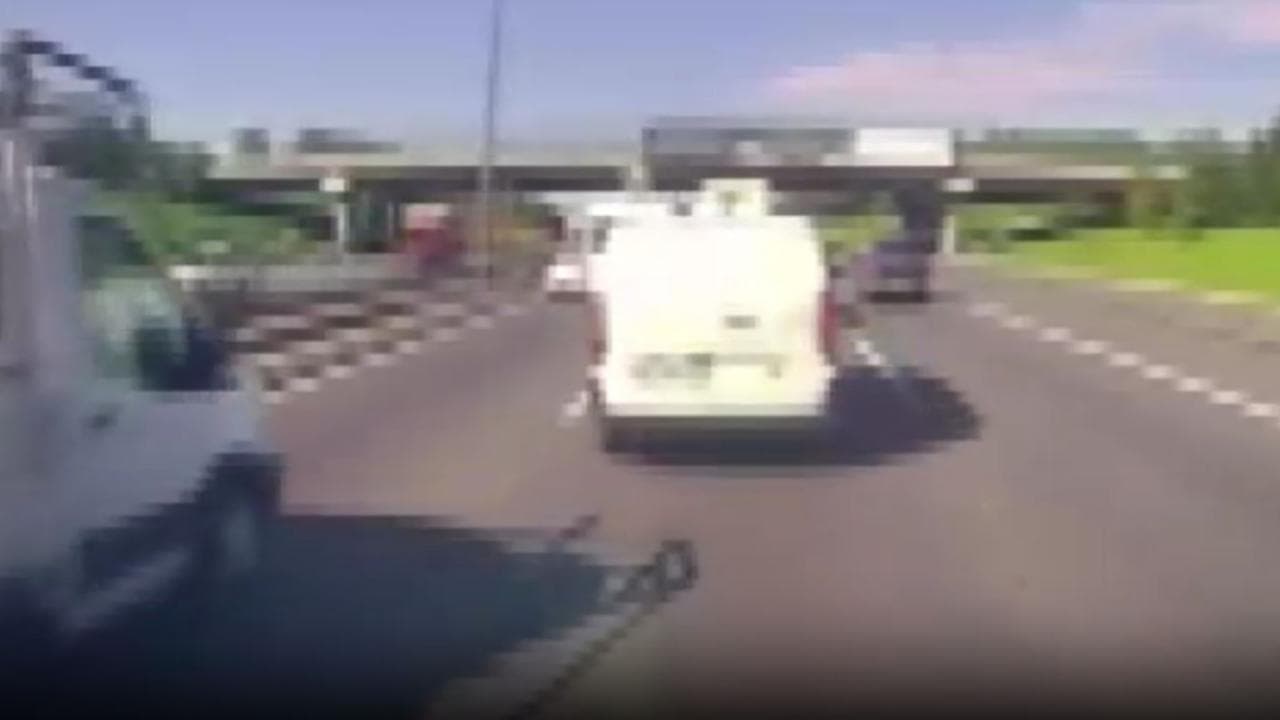 TEM Otoyolu'nda 3 aracın karıştığı zincirleme kaza kamerada