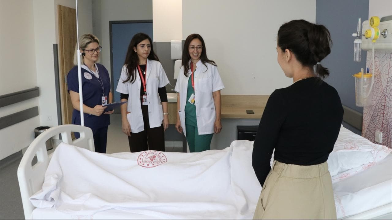 3 Yaşındaki Çocuğun Midesinden ve Boğazından 21 Mıknatıslı Top Çıkarıldı
