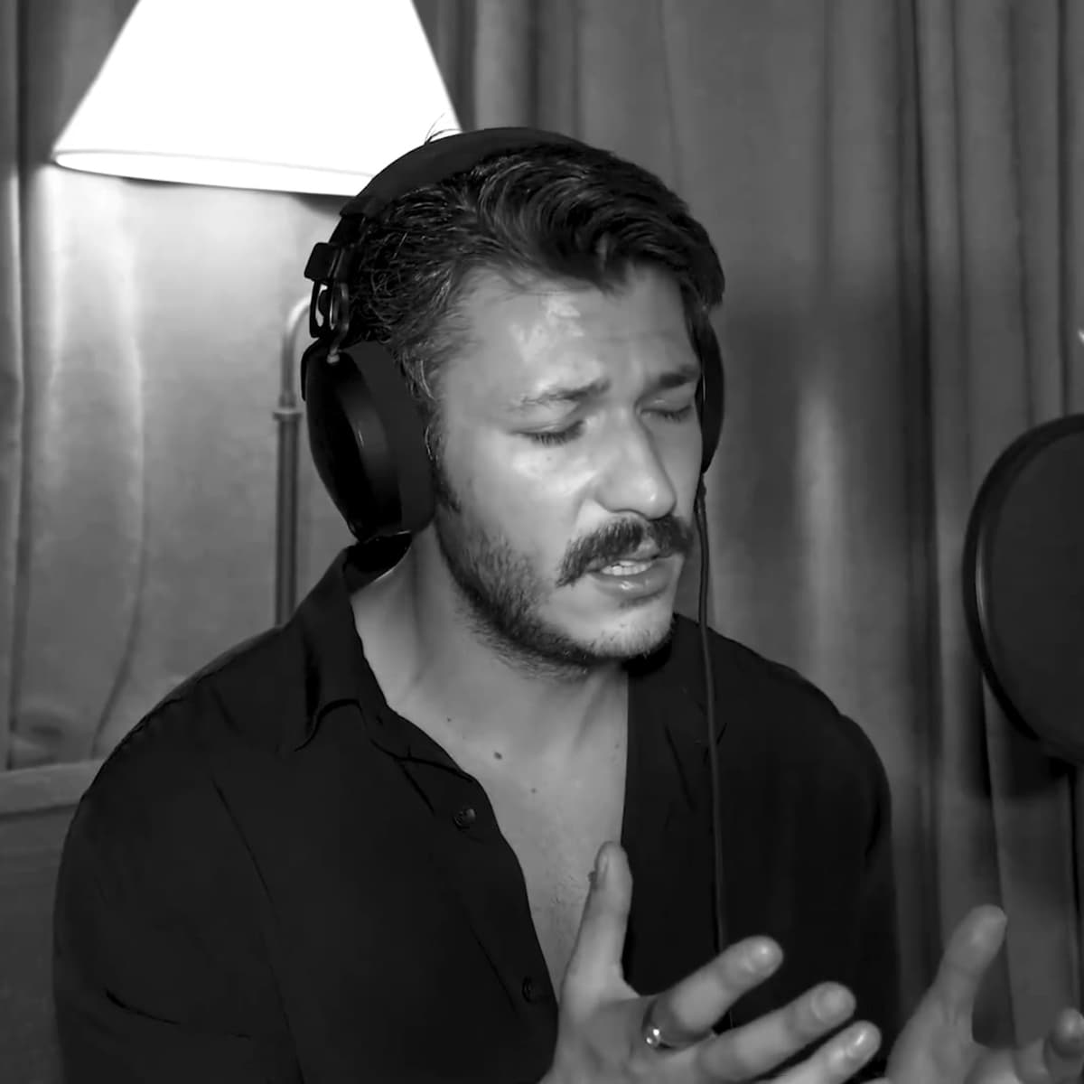 Kubilay Aka'dan Mercan Köşk Dizisine Özel Türkü Performansı