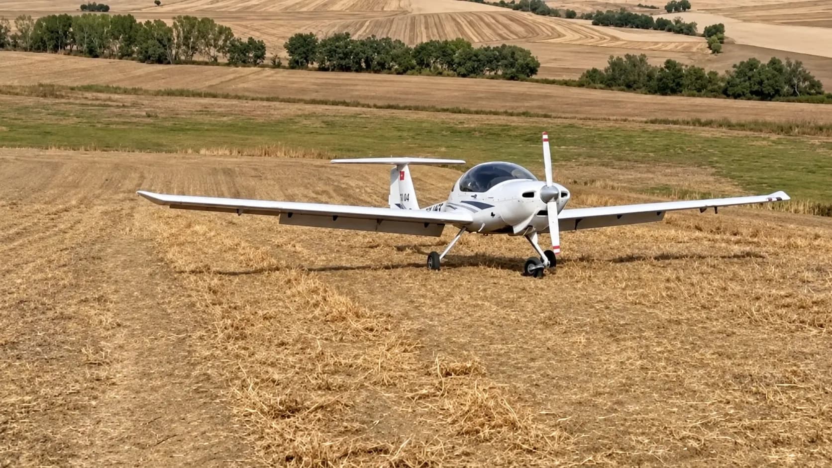 Tekirdağ'da eğitim uçağı tarlaya indi: 2 yaralı
