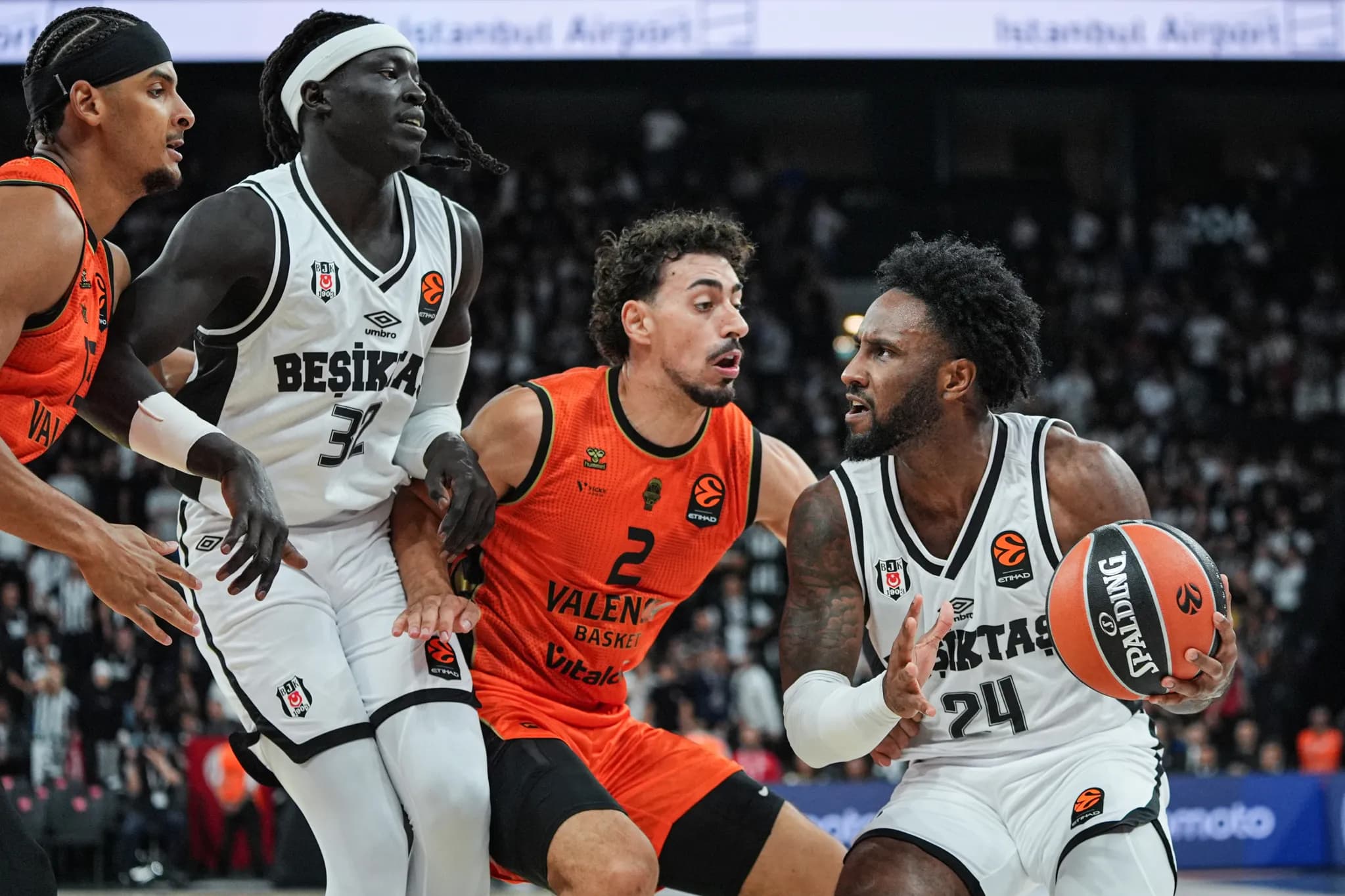 Beşiktaş Avrupa Ligi'ne mağlubiyetle başladı: Valencia Basket son dakikada güldü