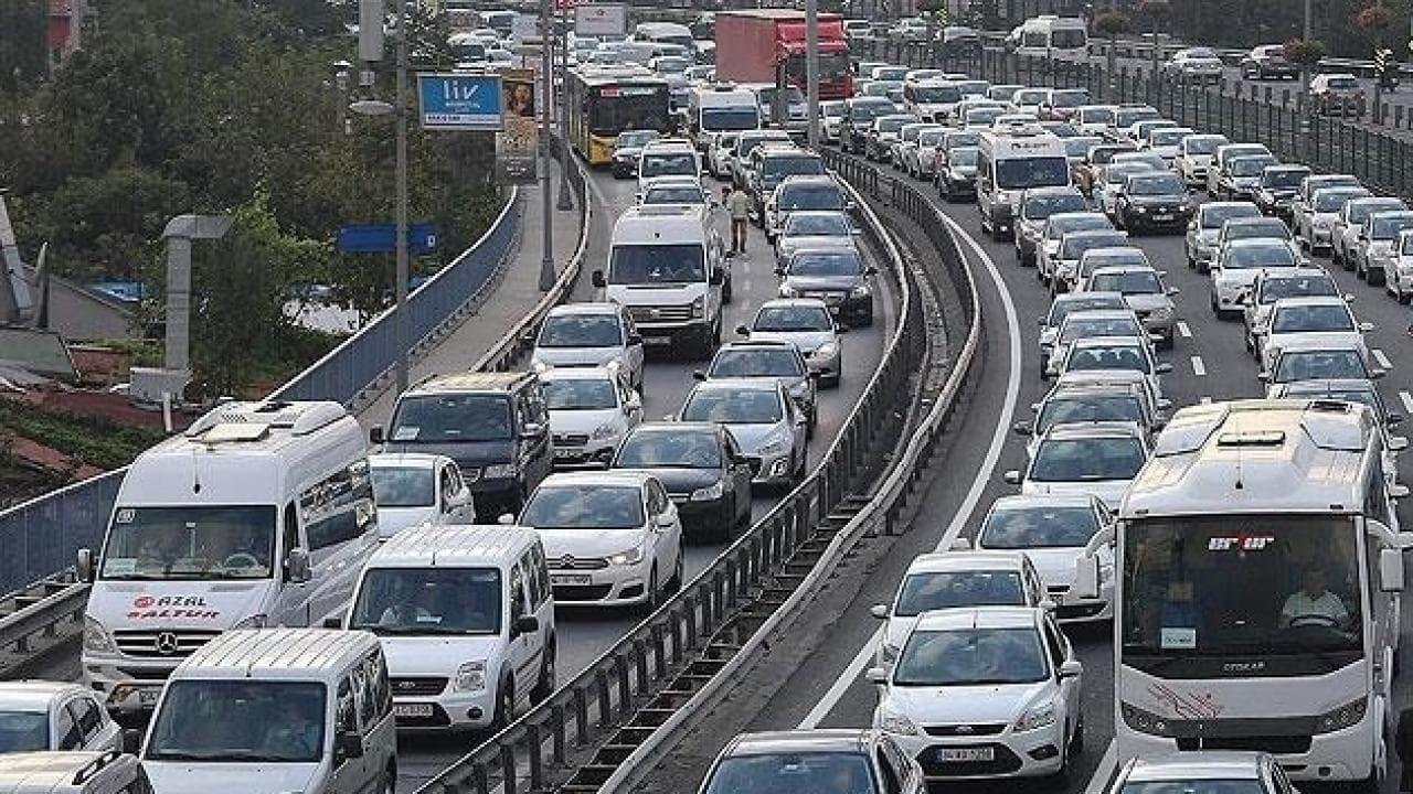 Sürücülere uyarı: Ülke genelinde yol yapım ve onarım çalışmaları devam ediyor