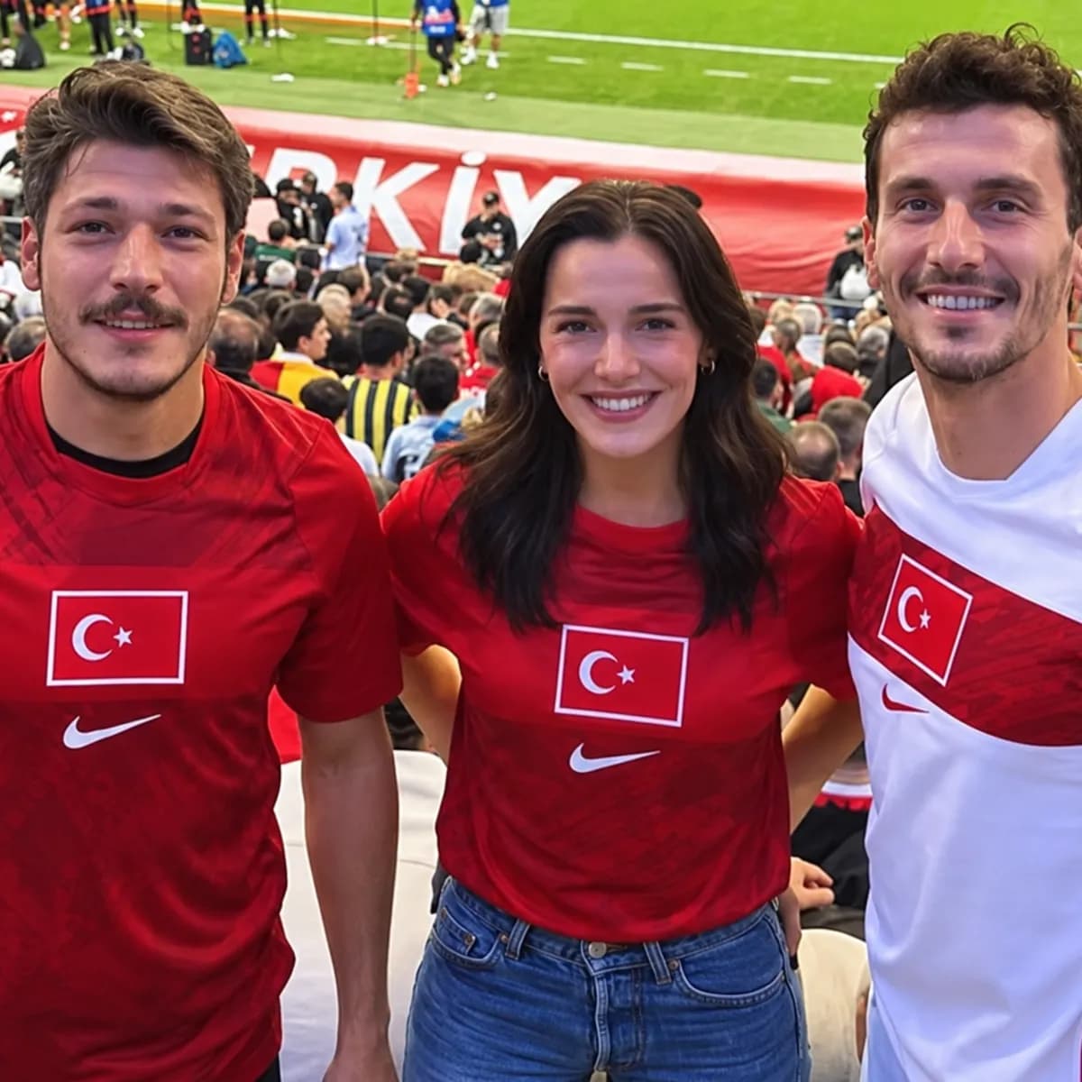 Ünlü Oyuncular Milli Heyecanı Tribünde Yaşadı