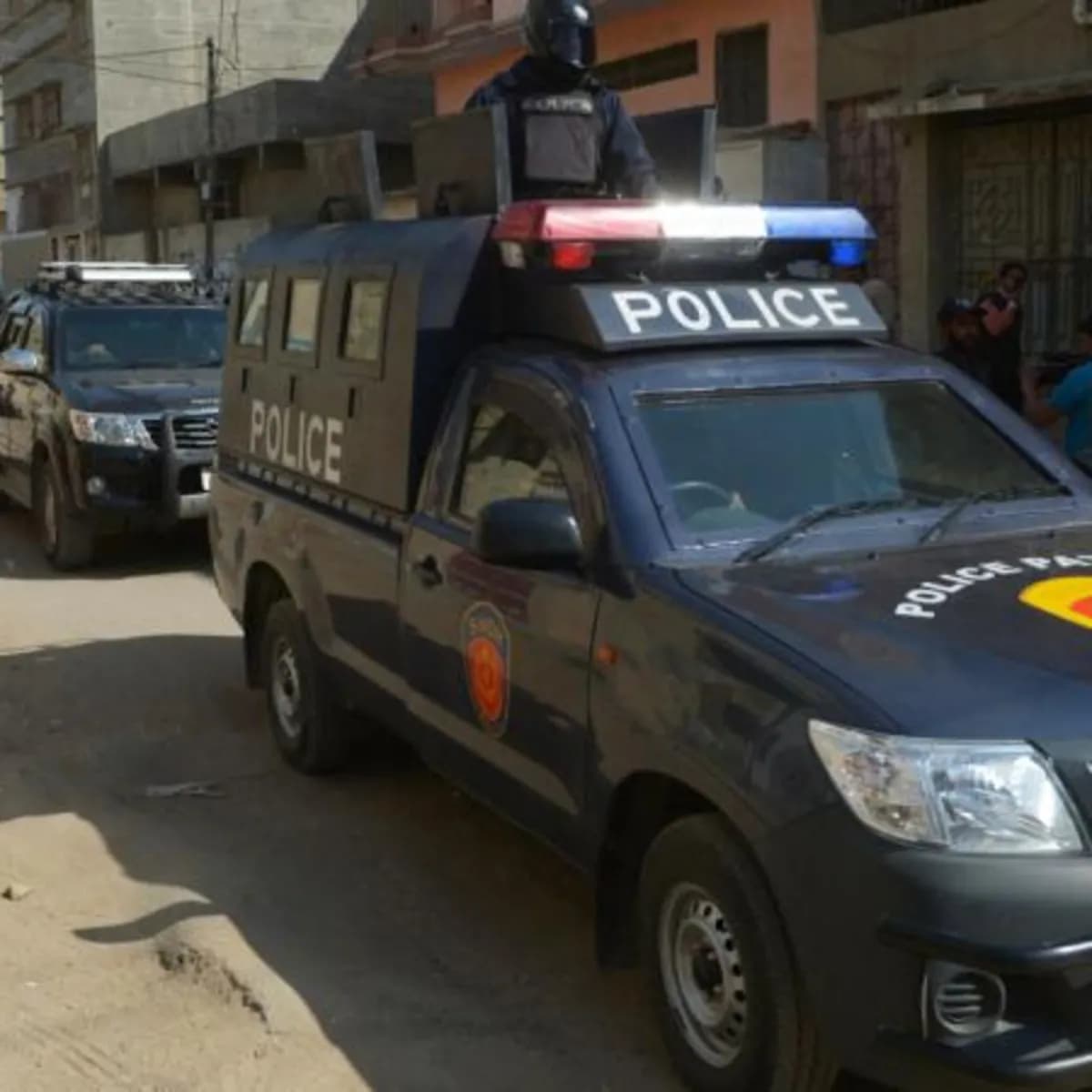 Pakistan'da polis noktasına bombalı saldırı: 11 yaşamını yitirdi
