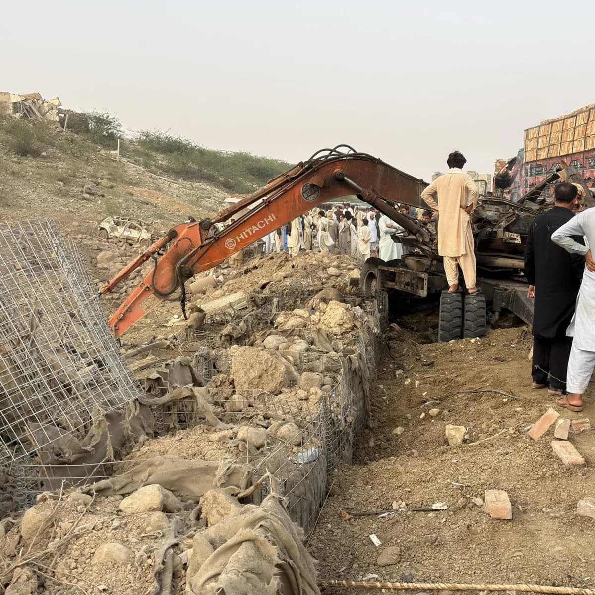 Pakistan'da Güvenlik Noktasına Bombalı Saldırı: 16 Can Kaybı