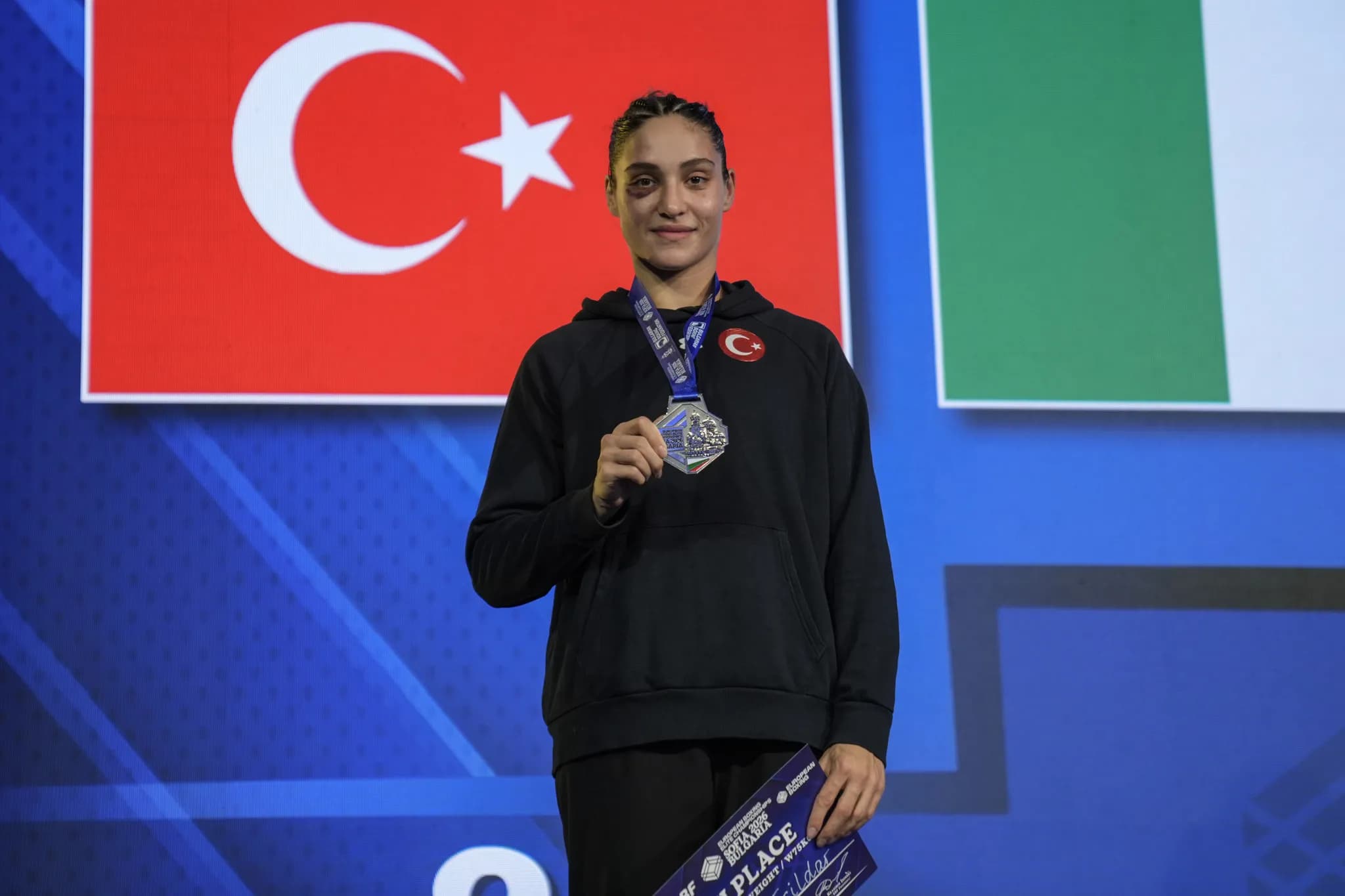 Avrupa Şampiyonası'nda 10 madalya kazanan milli boksörler yurda döndü