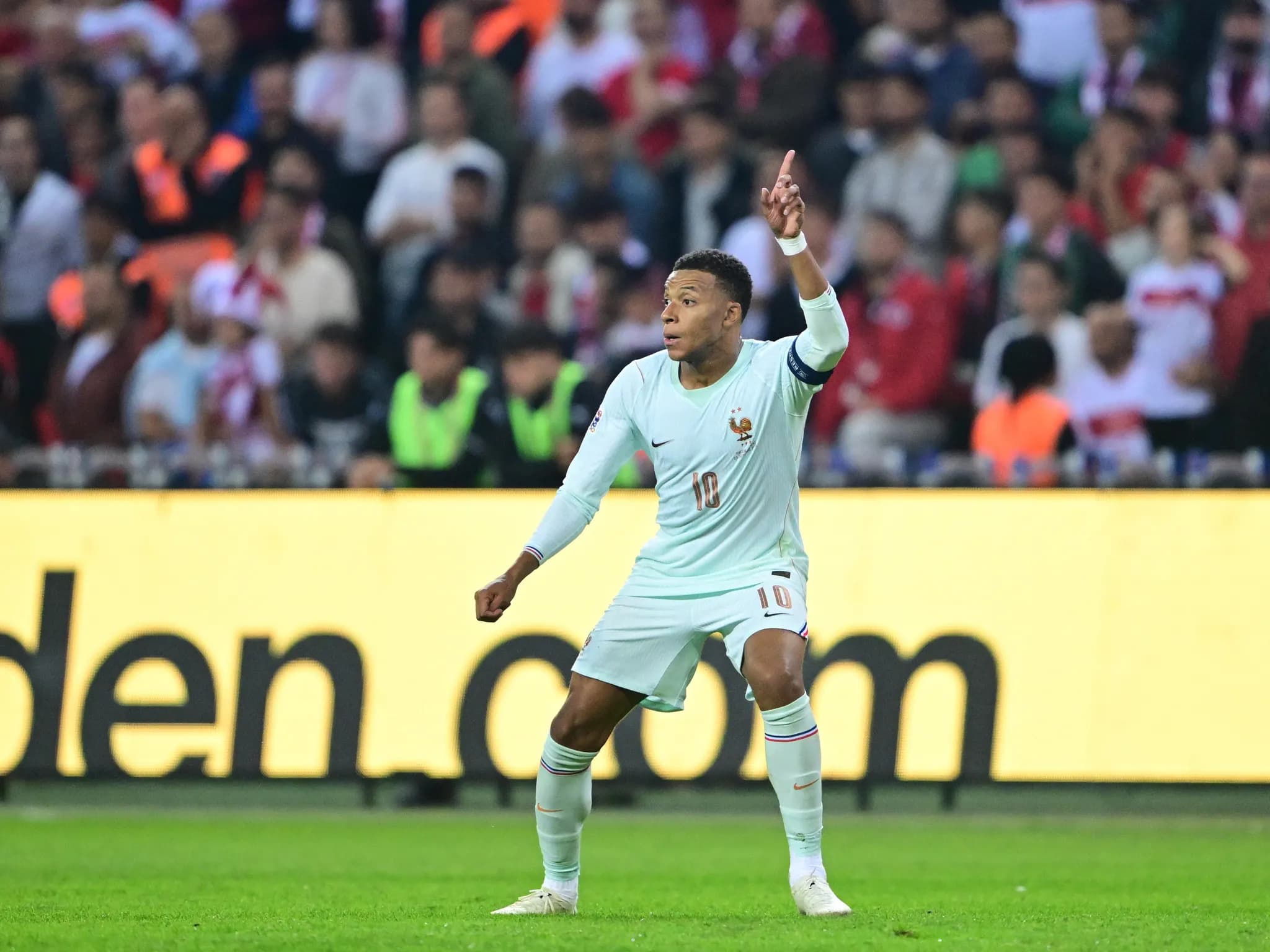 Real Madrid'den Kylian Mbappe Açıklaması: Yıldız Futbolcunun Sakatlığının Detayları Belli Oldu