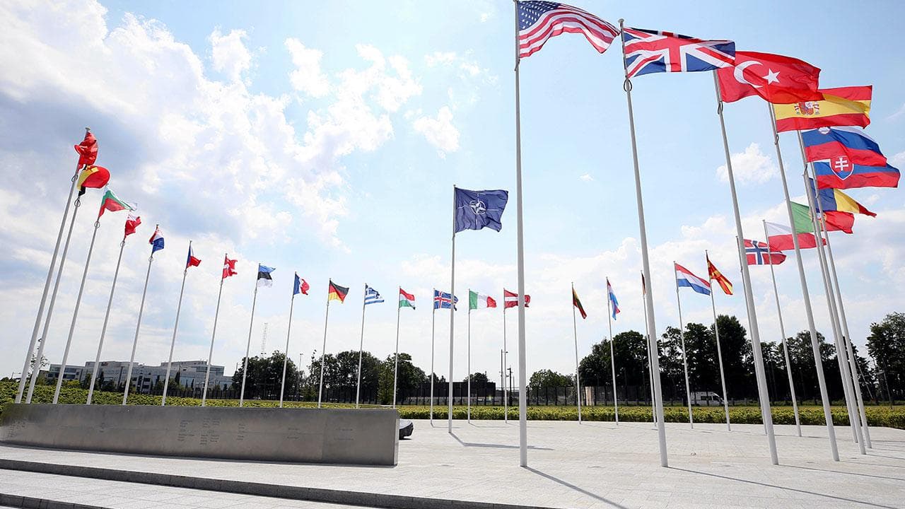 İsviçreli seçmenler, NATO iş birliğini kısıtlayacak daha katı tarafsızlık kurallarını reddetti
