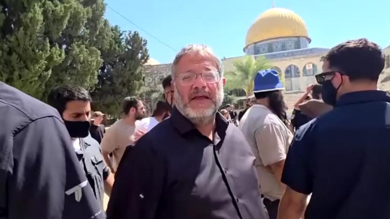 Soykırımcı İsrail'in aşırı sağcı bakanı BenGvir, polis korumasında Mescidi Aksa'ya baskın düzenledi