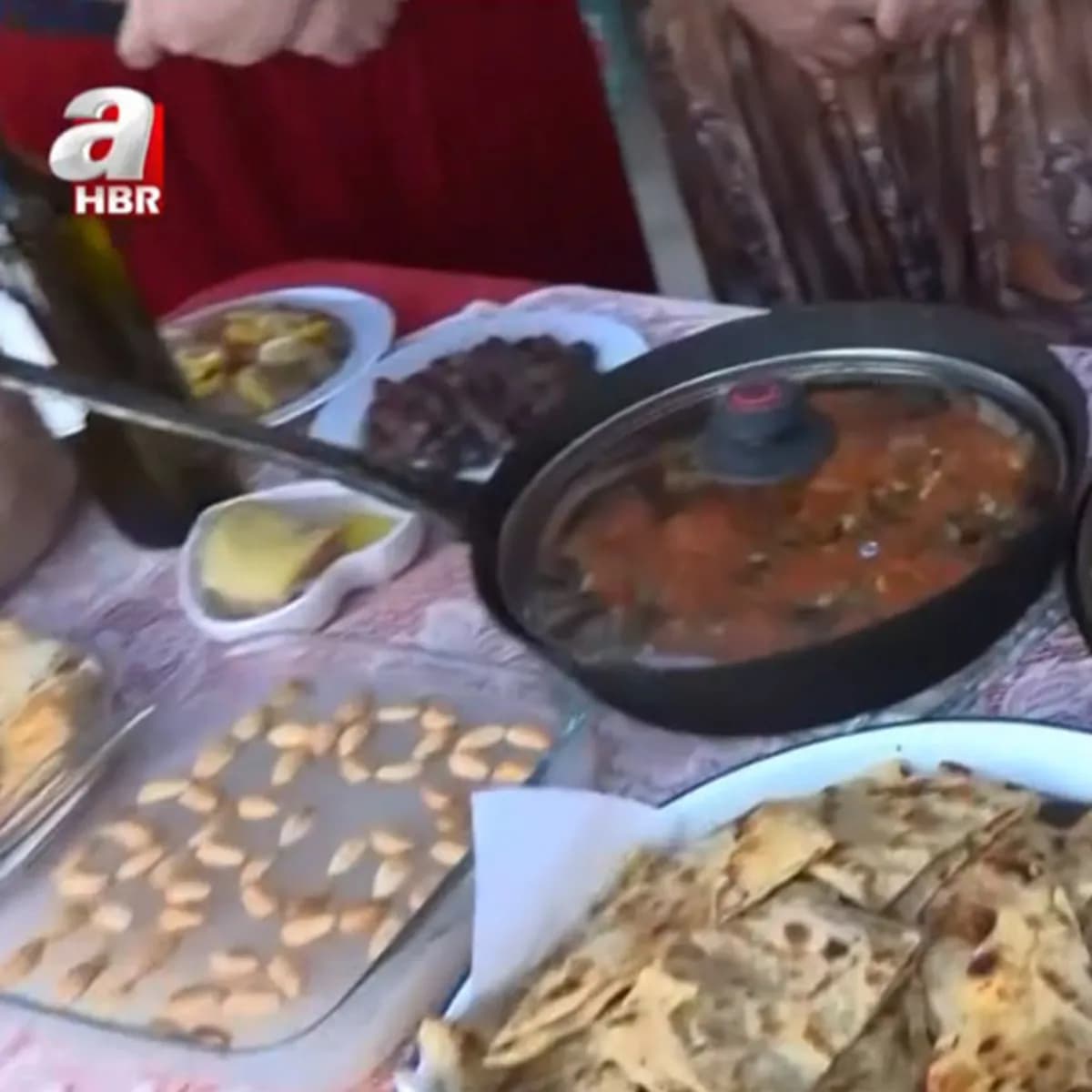Menemen'in yöresel lezzetleri: Köy kadınları geleneksel tarifleri hazırladı
