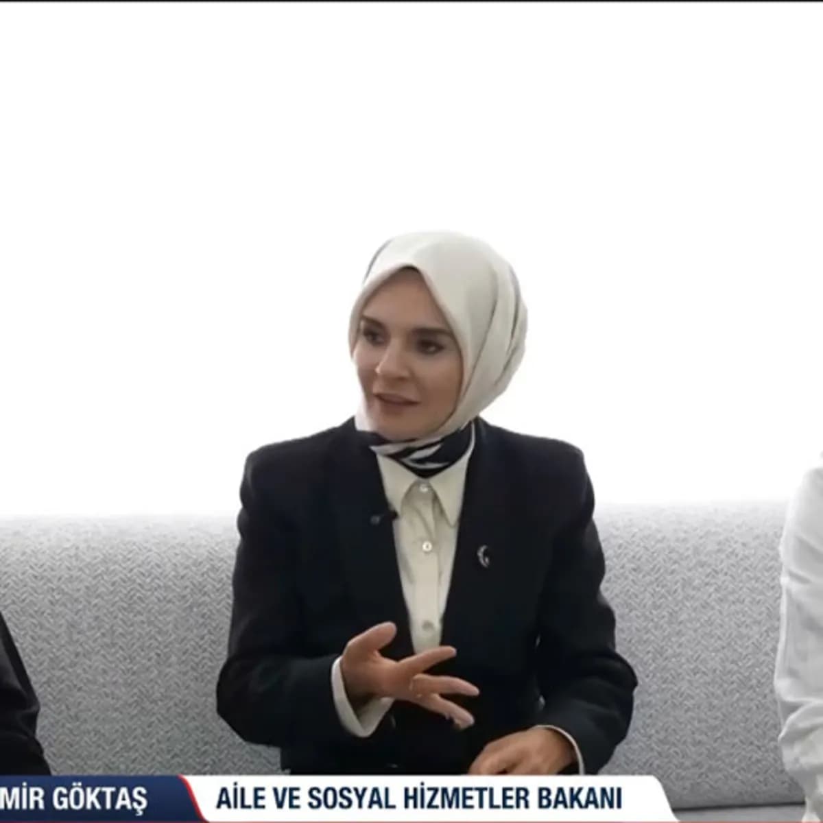 Bakan Göktaş yeni evli çiftin konuğu oldu
