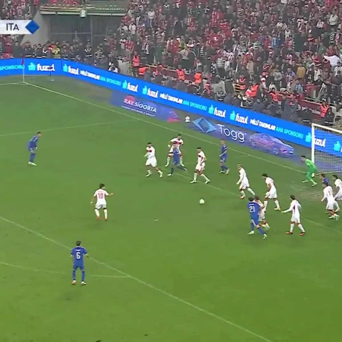Türkiye-İtalya maçında ilk gol Bastoni'den