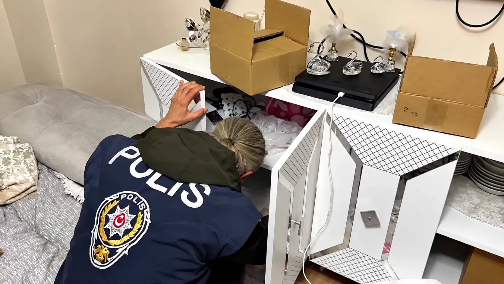 Narkotik timlerinden 35 ilde eş zamanlı terör ablukası: 653 kilo uyuşturucu ele geçirildi, 172 zehir taciri tutuklandı