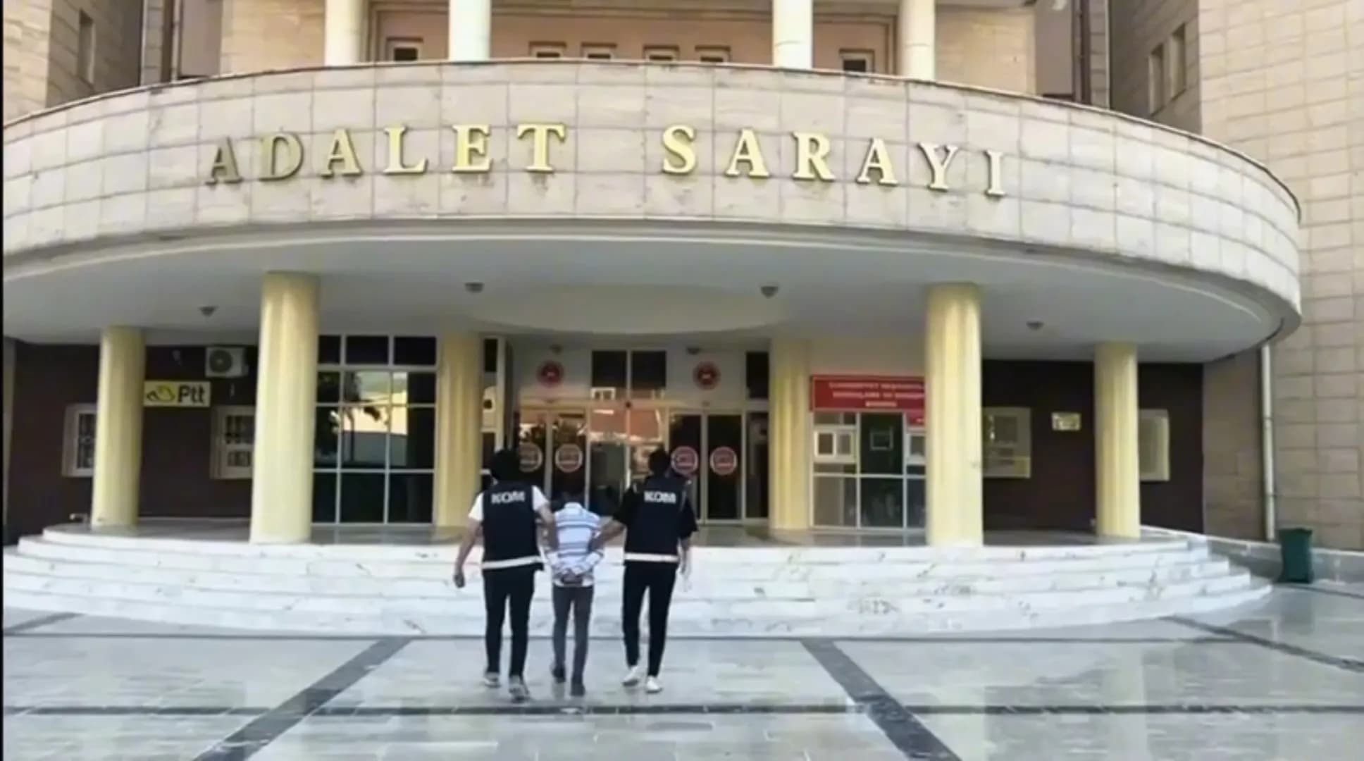 Şanlıurfa’da TIR’dan binlerce paket kaçak sigara ve 18 telefon çıktı