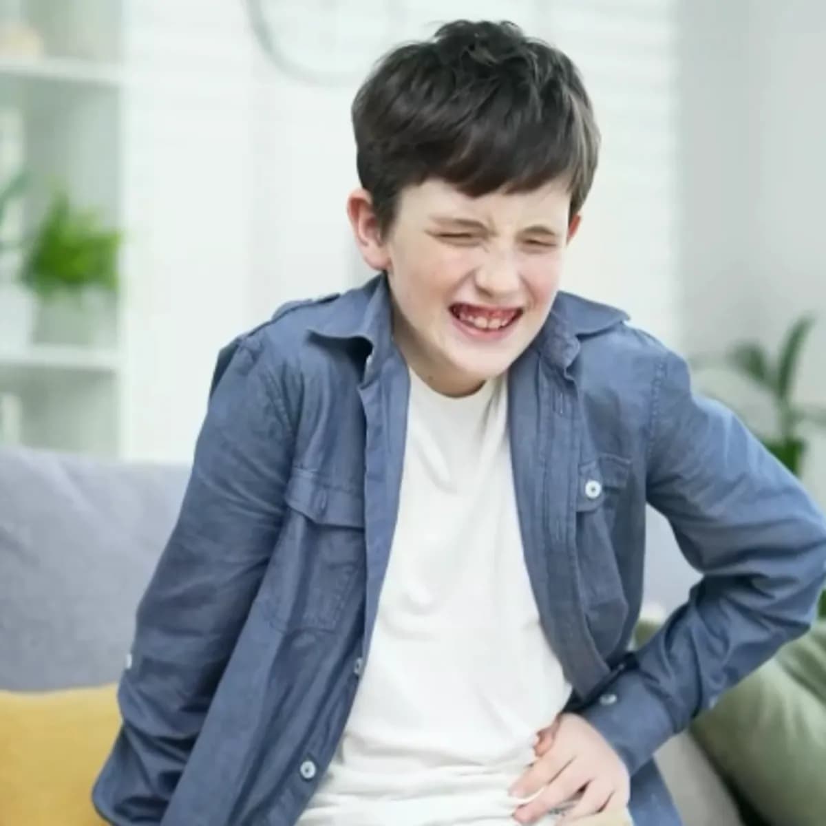 Çocuklarda mide ağrısına dikkat: Stres mi, gastrit mi?