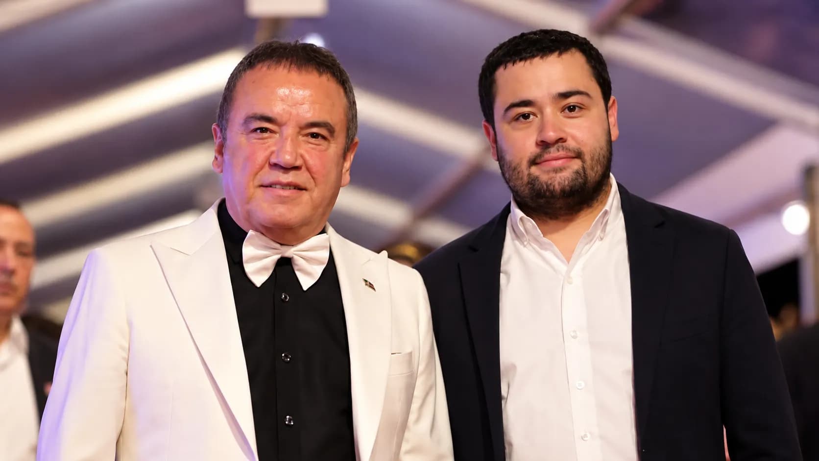 Eski başkan Muhittin Böcek ve oğlunun adı uyuşturucu ve fuhuş soruşturmasında: Çok sayıda gözaltı var