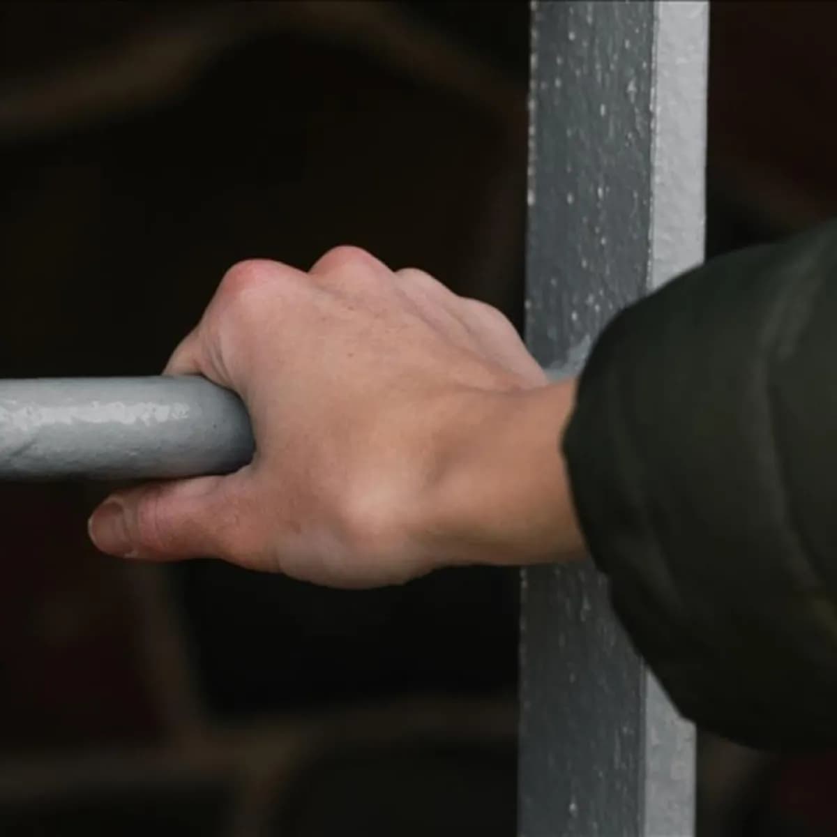 Adana'da aile faciasında ceza belli oldu: Kendisine sopayla vuran oğlunu pompalı tüfekle vuran babaya 10 yıl hapis