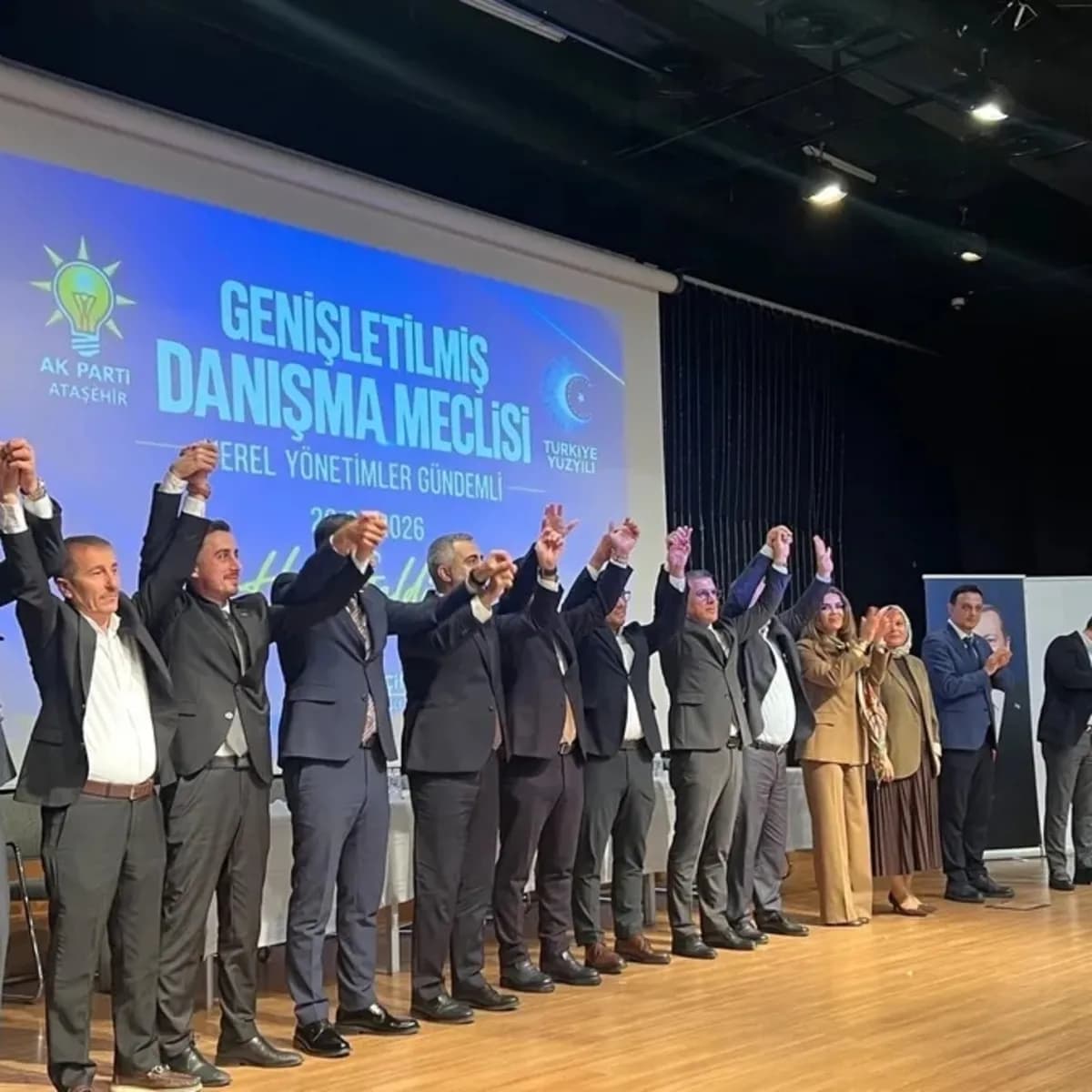 CHP'li Ataşehir'de peş peşe istifalar! 6 Meclis üyesi AK Parti'ye katıldı