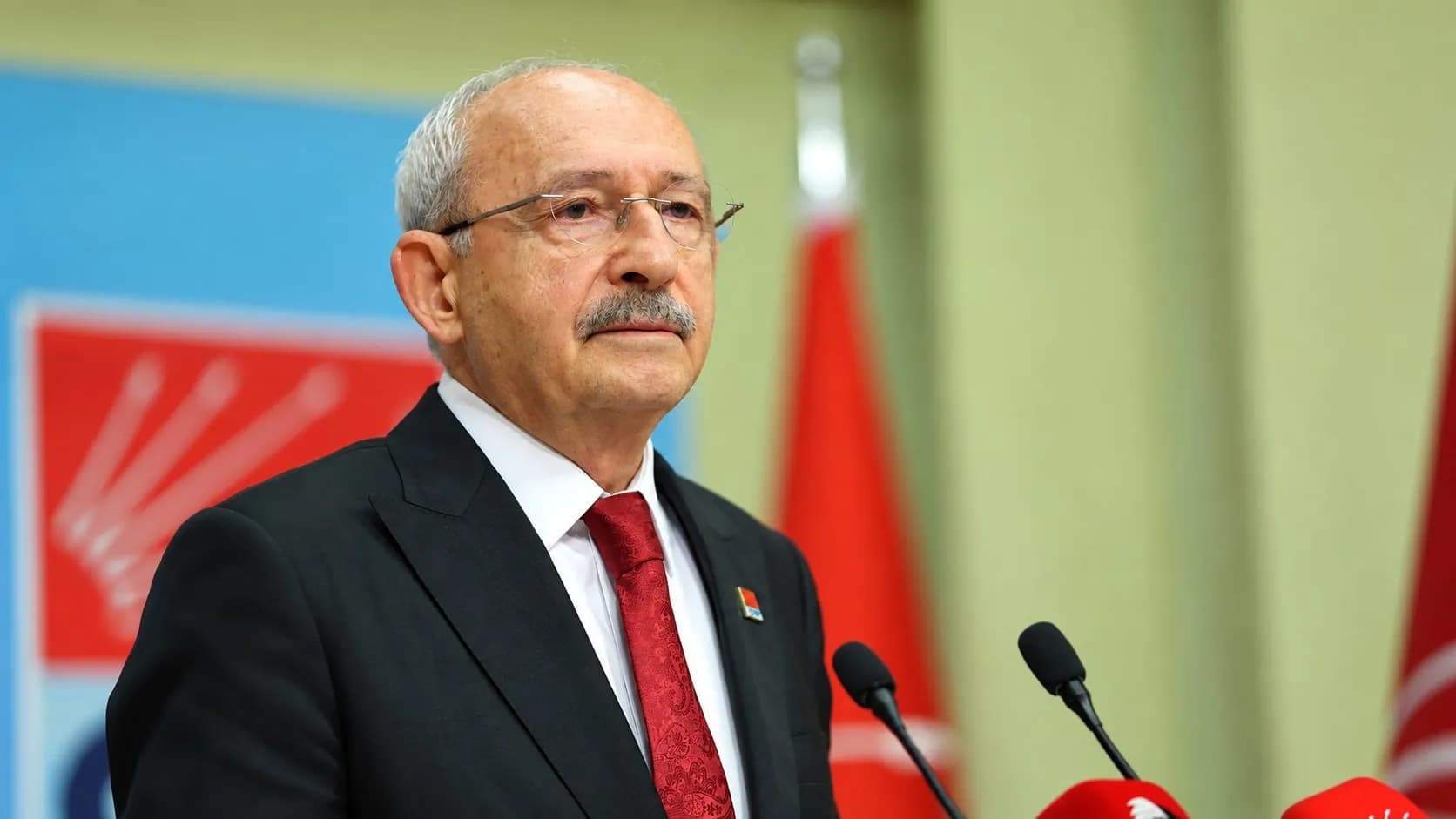 CHP'de 3 belediye başkanı partiden ihraç edildi