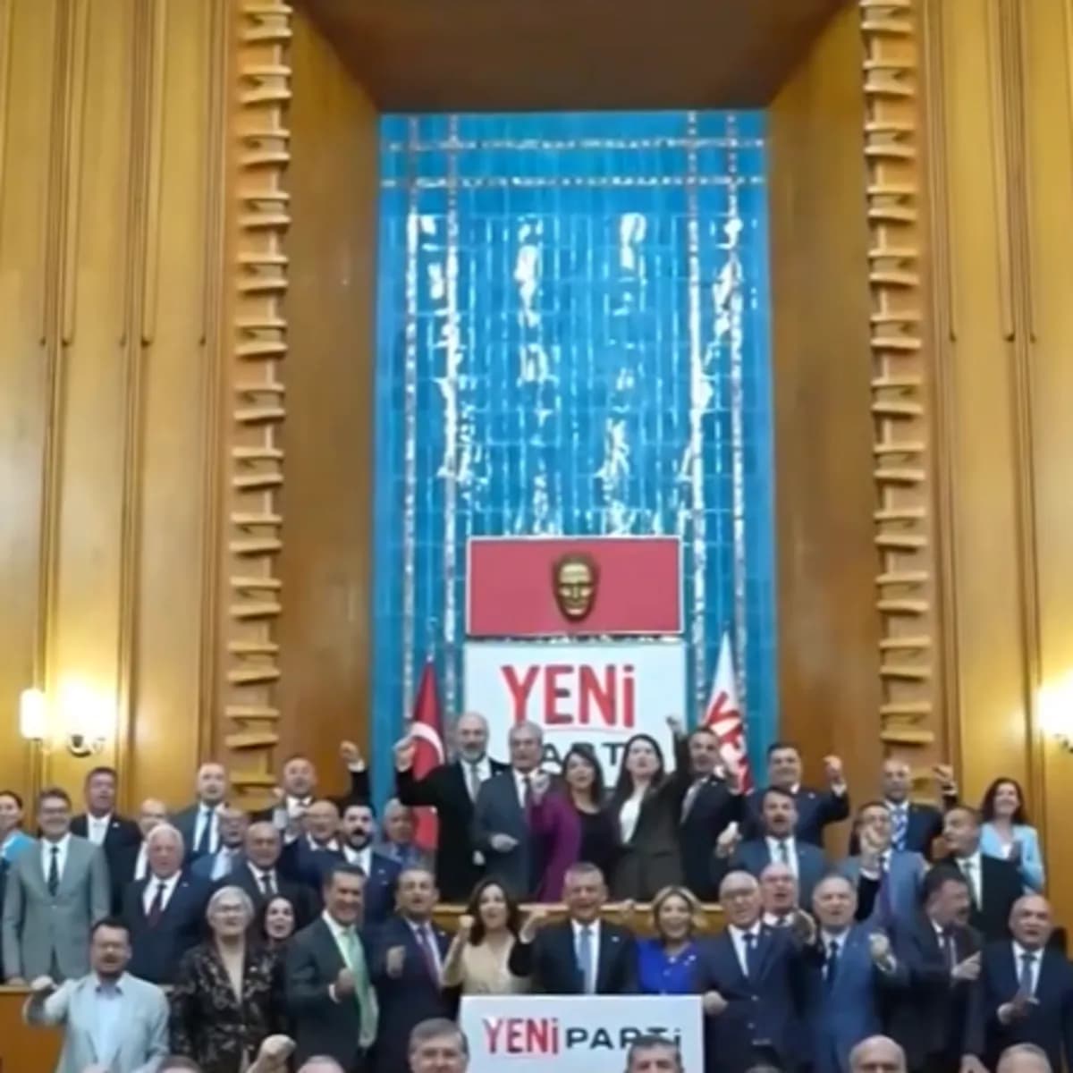 Muhalefette miras tartışması: "Binadan Atatürk'ün mirasını alarak çıktık"
