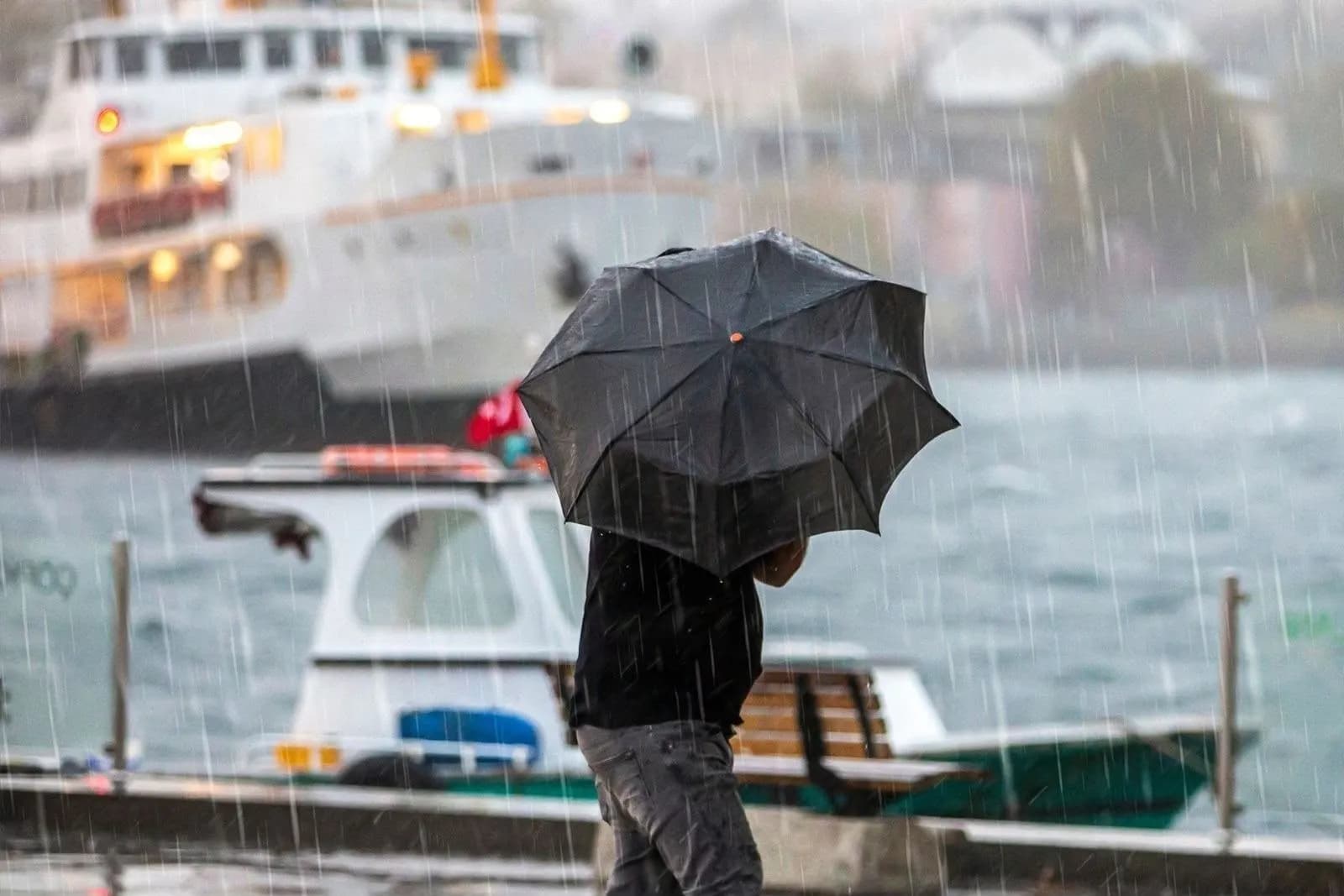 Meteoroloji haritayı değiştirdi! Sıcaklıklar düşüyor: MGM’den 15 ile sağanak uyarısı