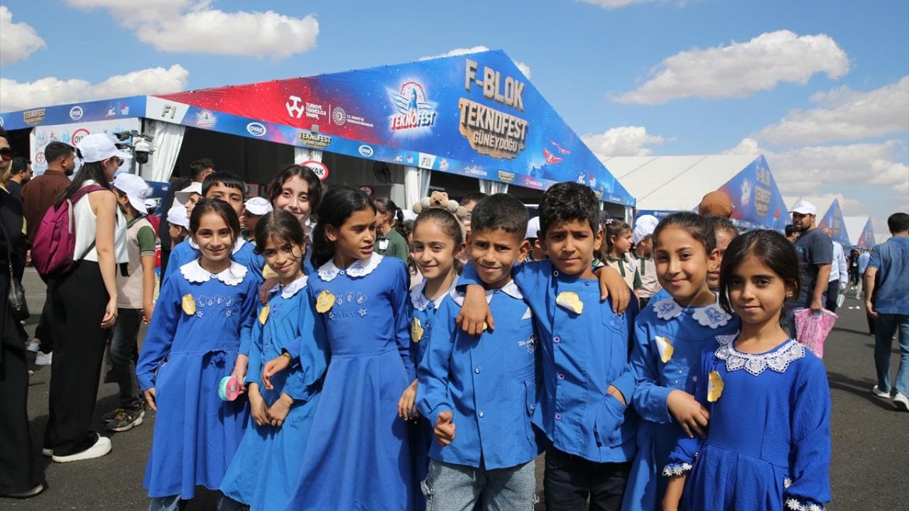 Güneydoğu'daki Havacılık Festivali Minik Ziyaretçilerini Büyüledi