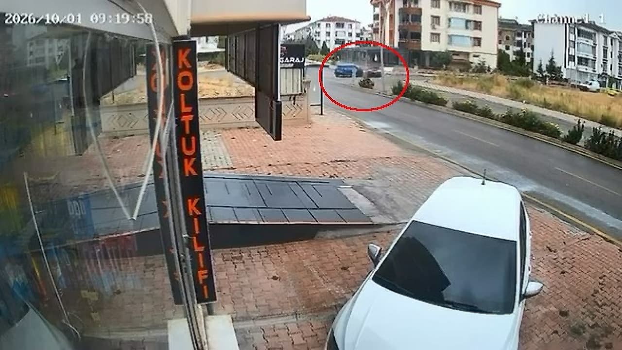Elazığ'da Otomobiller Çarpıştı: 3 Yaralı