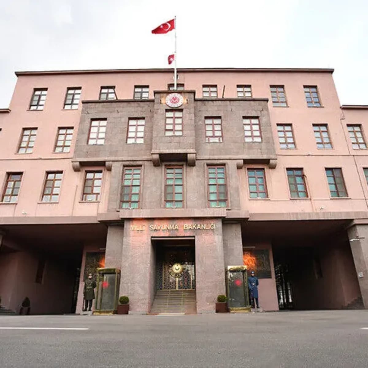 Milli Savunma Bakanlığı'ndan Atina'ya Denizaltı Elektrik Kablosu Uyarısı