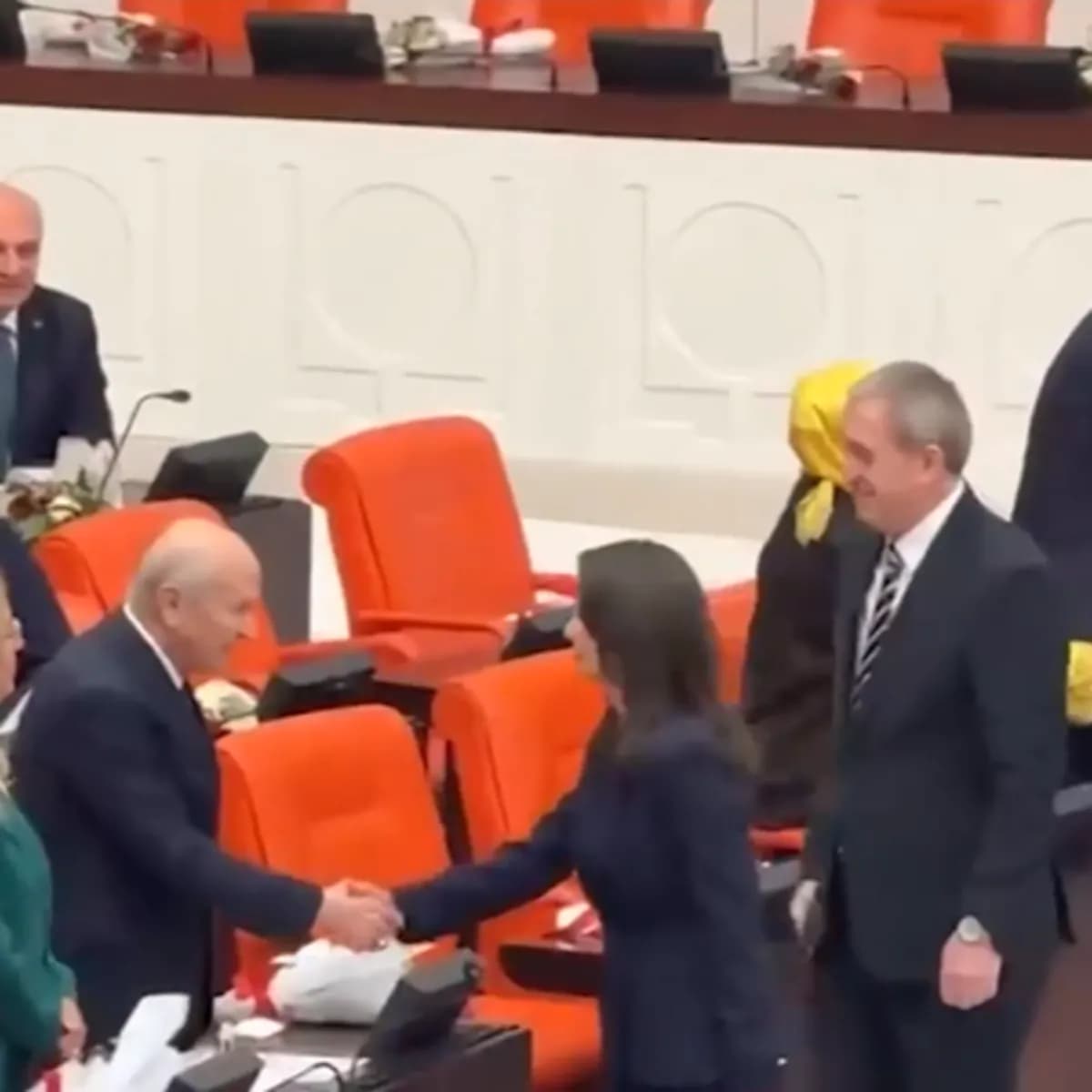 Meclis'in Yeni Sezon Açılışında Sürpriz Görüşme
