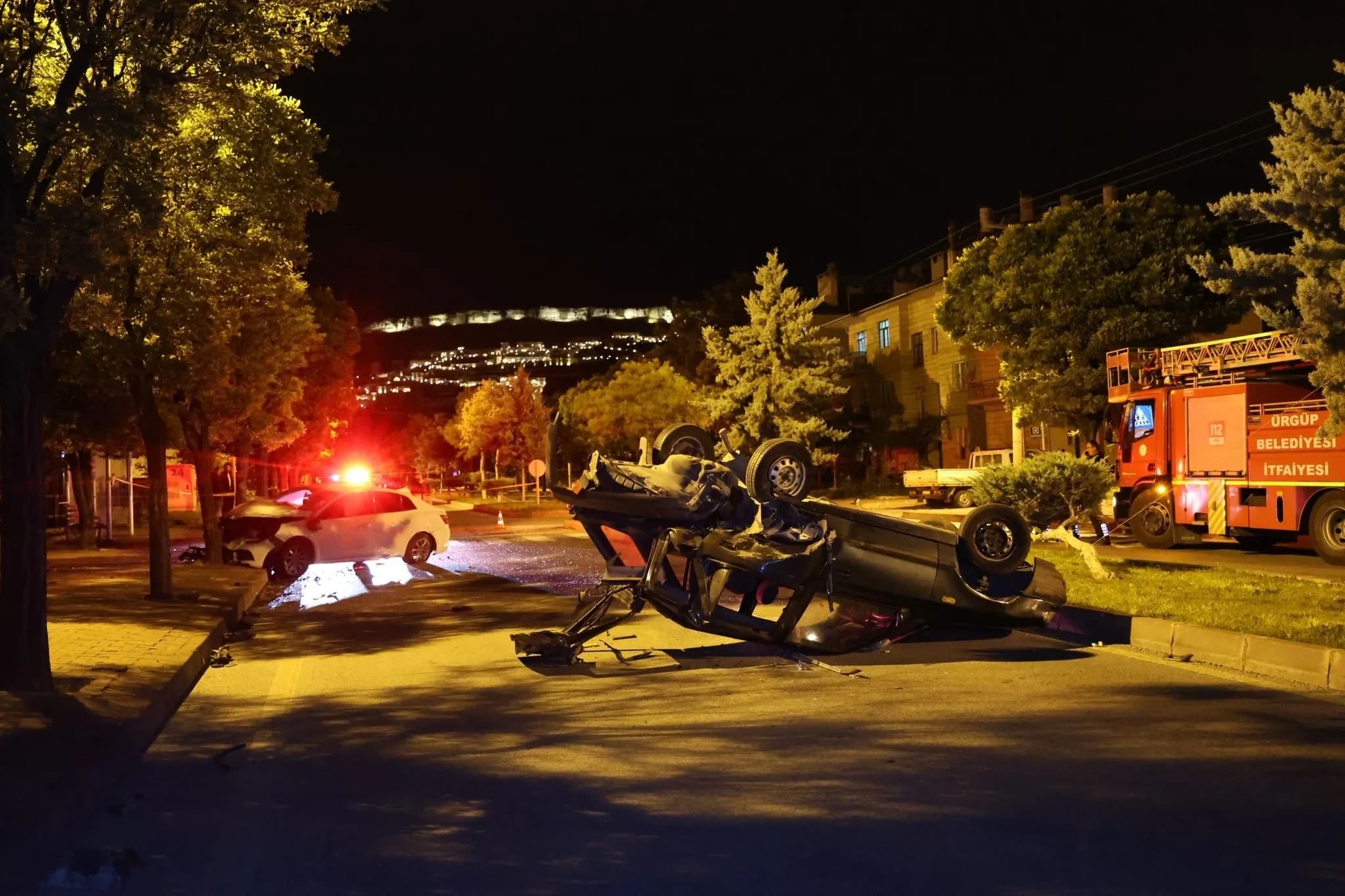Nevşehir'de Yasa Dışı Yarış Dehşeti: Kavşakta Çarpışan Araçlar Devrildi, 6 Yaralı