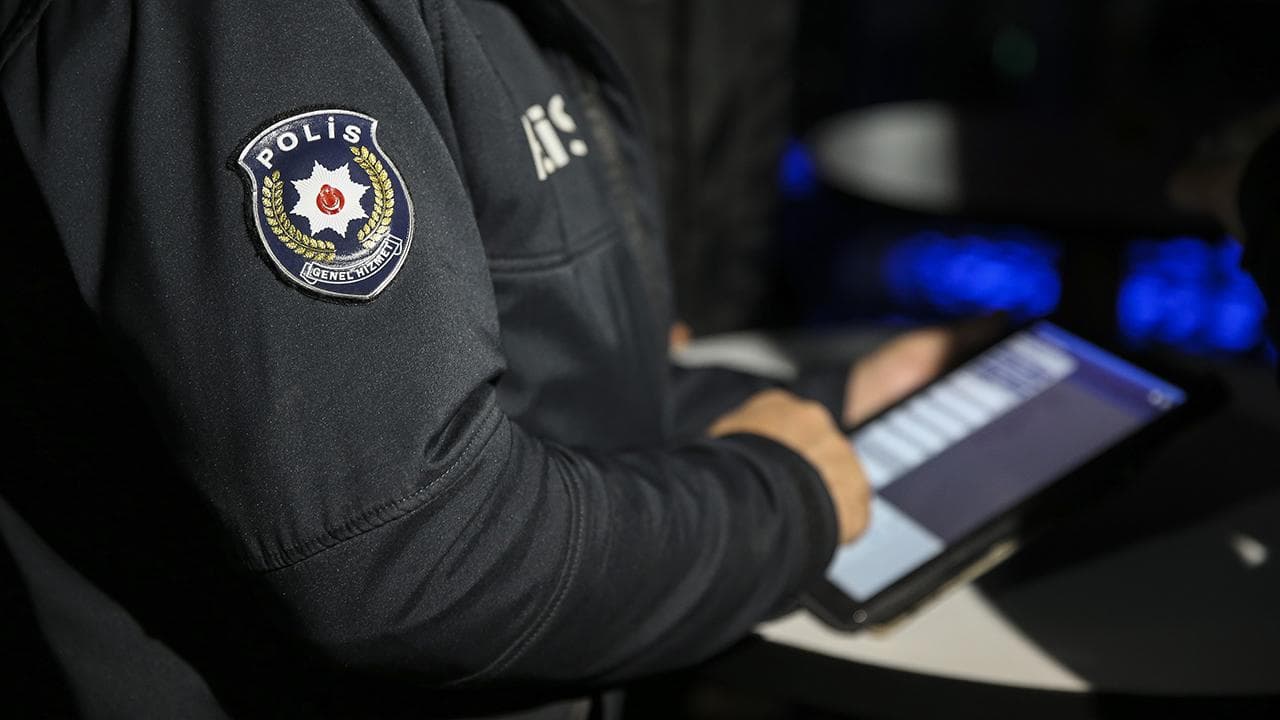 Polisin 'Dur' İhtarına Uymayan Firari Hükümlü Trafik Cezası Yağmuruyla Yakalandı