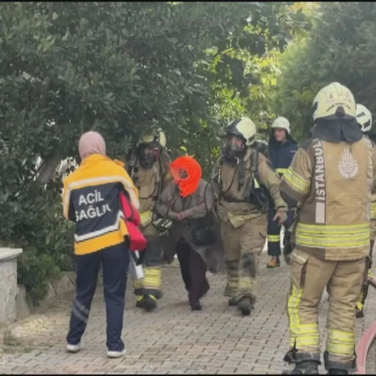 Kadıköy'de 8 katlı binada yangın