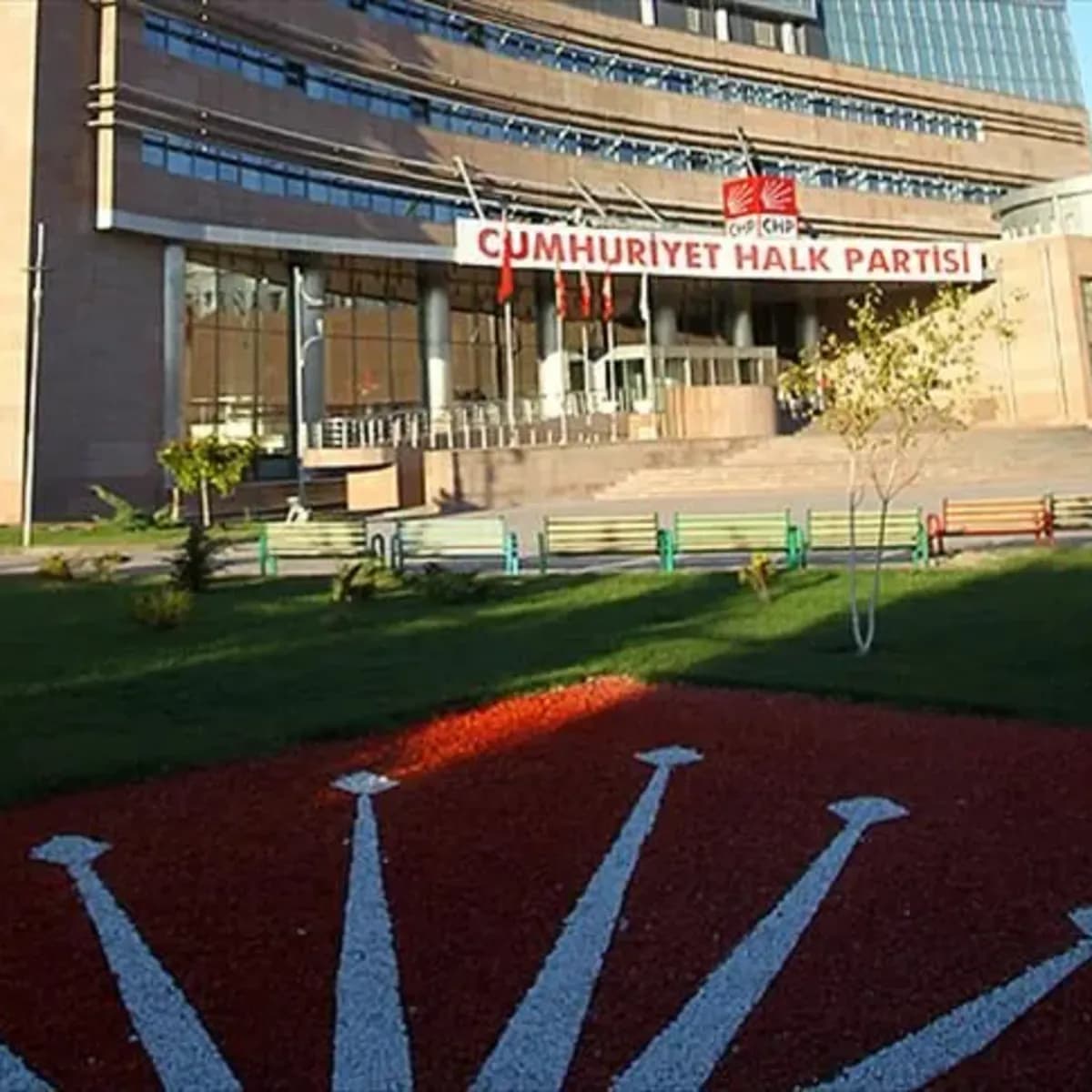 CHP'nin 416 belediyesinden 107'si kaldı: 173 belediye başkanı Yeni Parti'ye katıldı