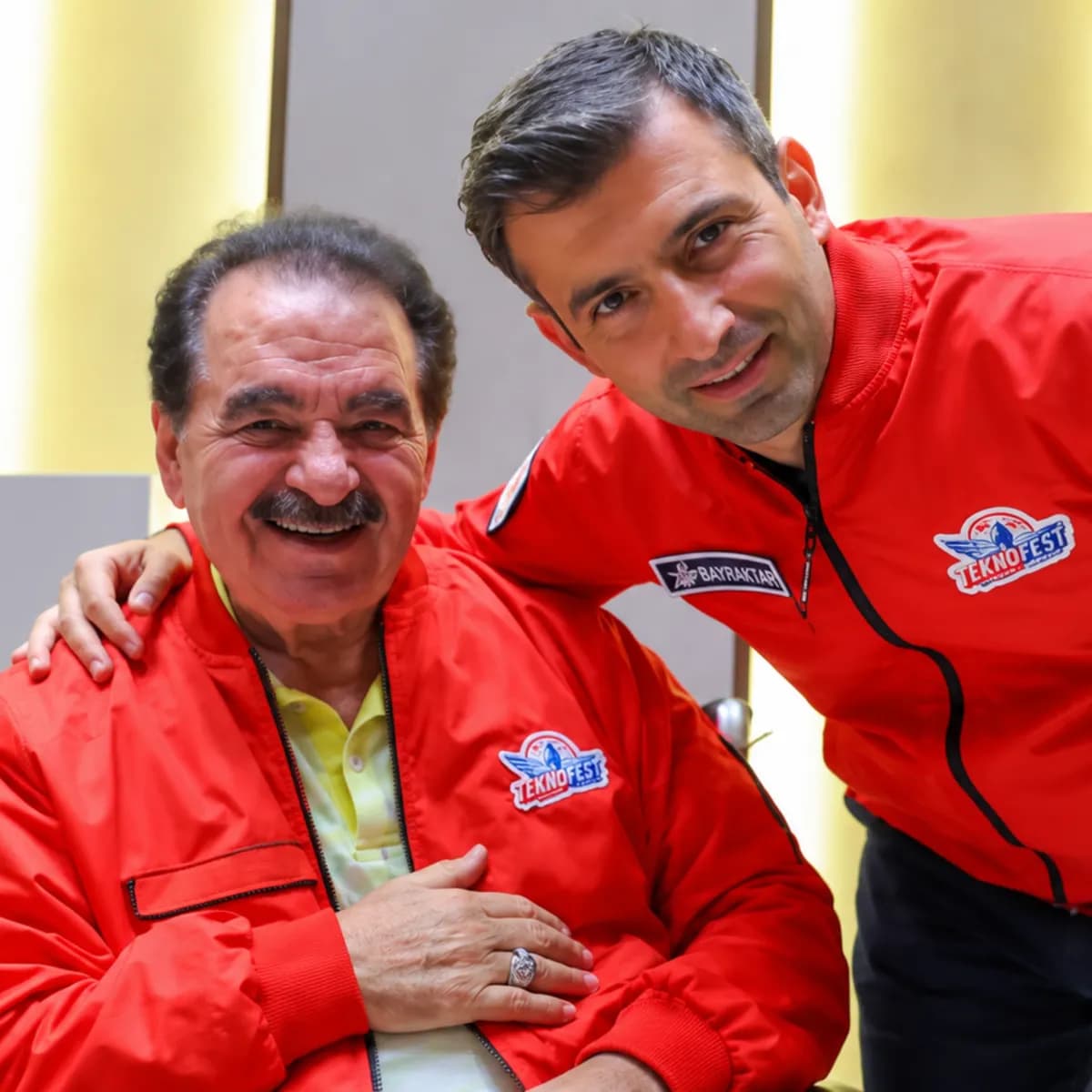Selçuk Bayraktar’dan İbrahim Tatlıses’e AKINCI maketi hediyesi