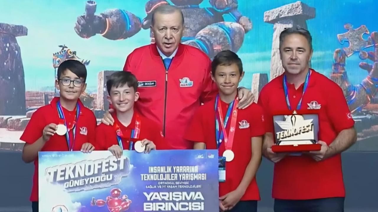 Çorumlu Öğrencilerin Türkiye Birinciliği Ödülünü Cumhurbaşkanı Erdoğan Takdim Etti