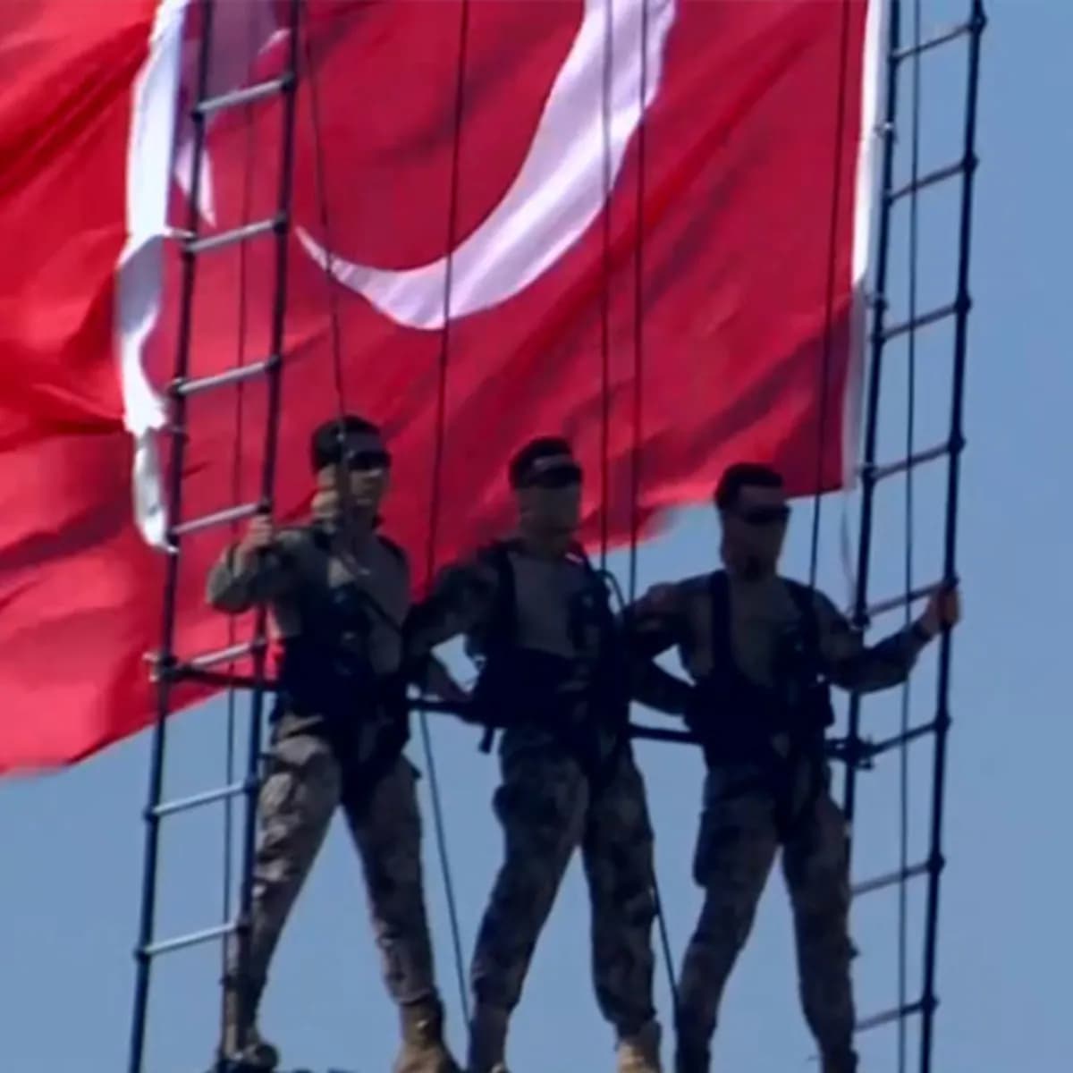 TEKNOFEST Güneydoğu'da Final Heyecanı: Gösteriler Nefes Kesti
