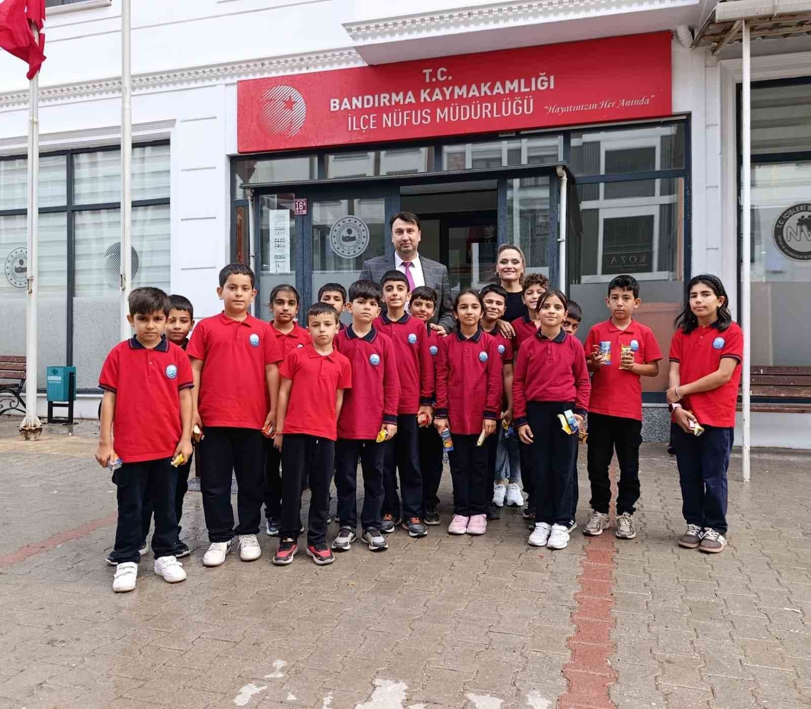 Bandırmalı Öğrencilerden Kurumlara Eğitici Ziyaret