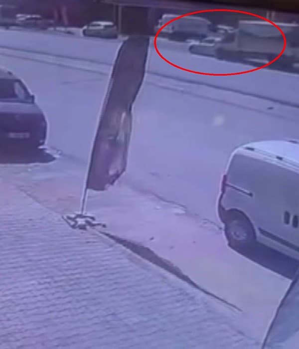 Hatay'da Korkutan Kaza: Otomobile Binmek İsteyen Kadın Facianın Eşiğinden Döndü