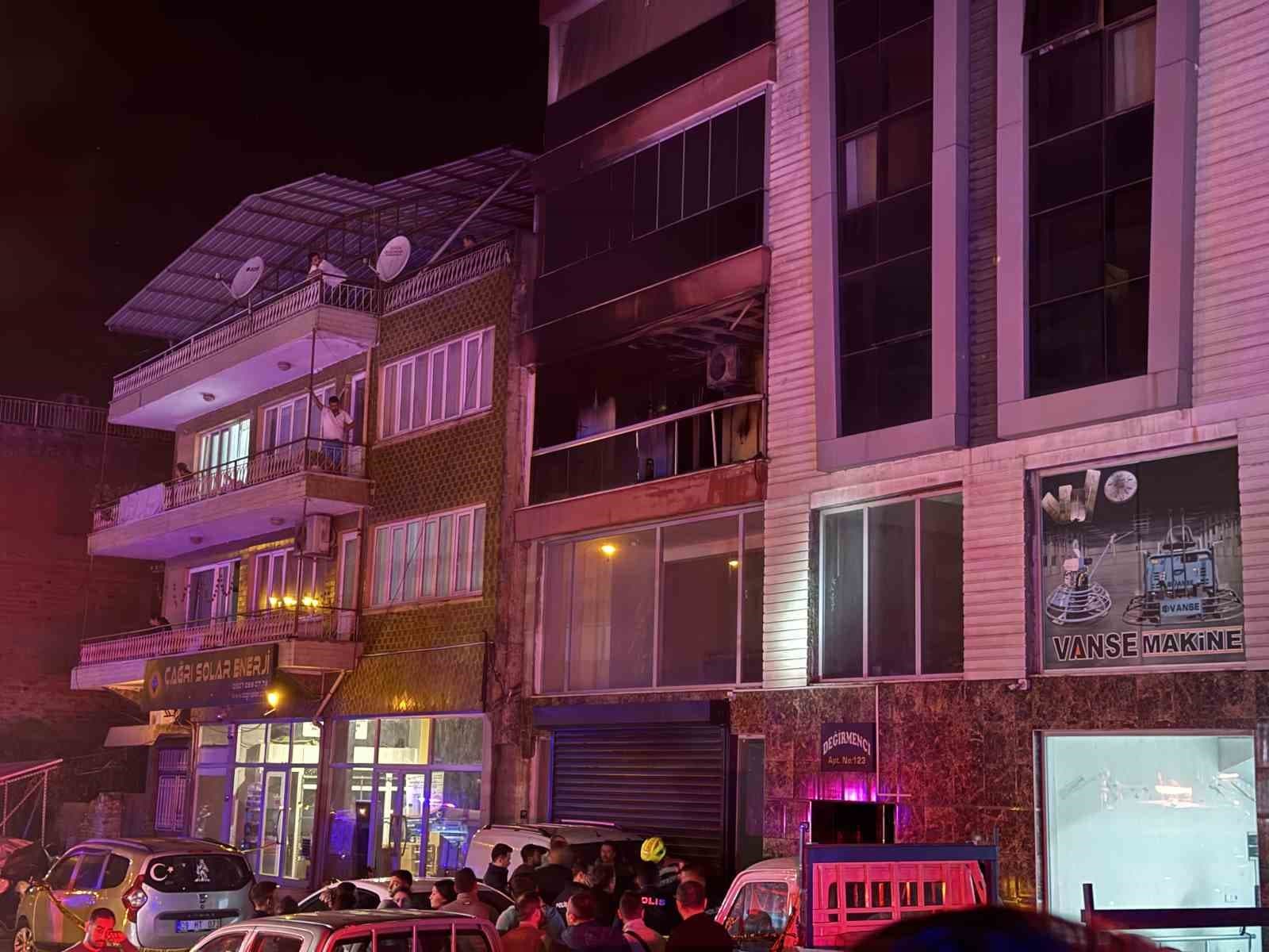 Aydın'da Gece Yarısı Yangın Paniği: 5 Kişi Hastaneye Kaldırıldı