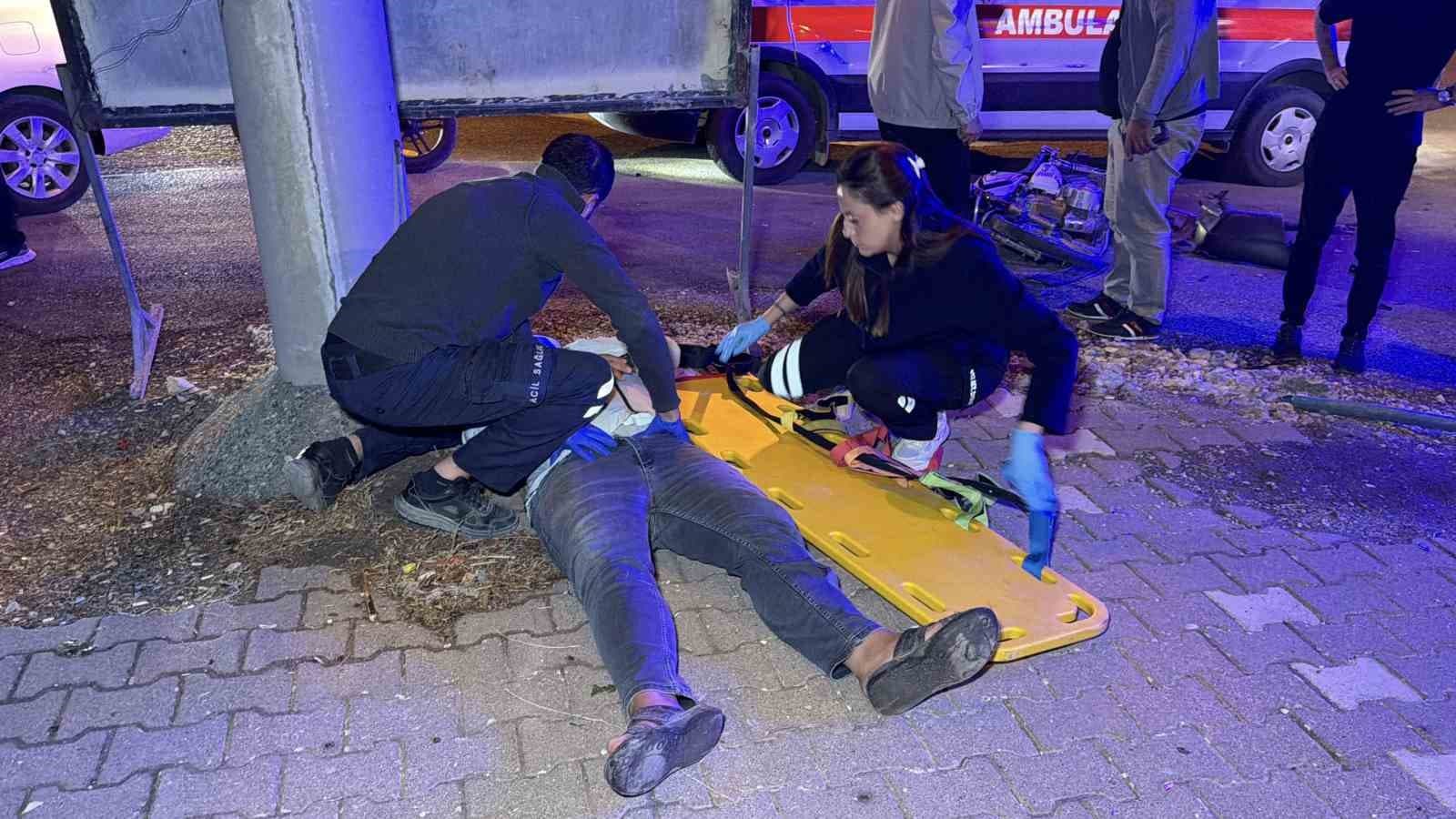 Adıyaman'da Trafik Kazası: 2 Kişi Yaralandı
