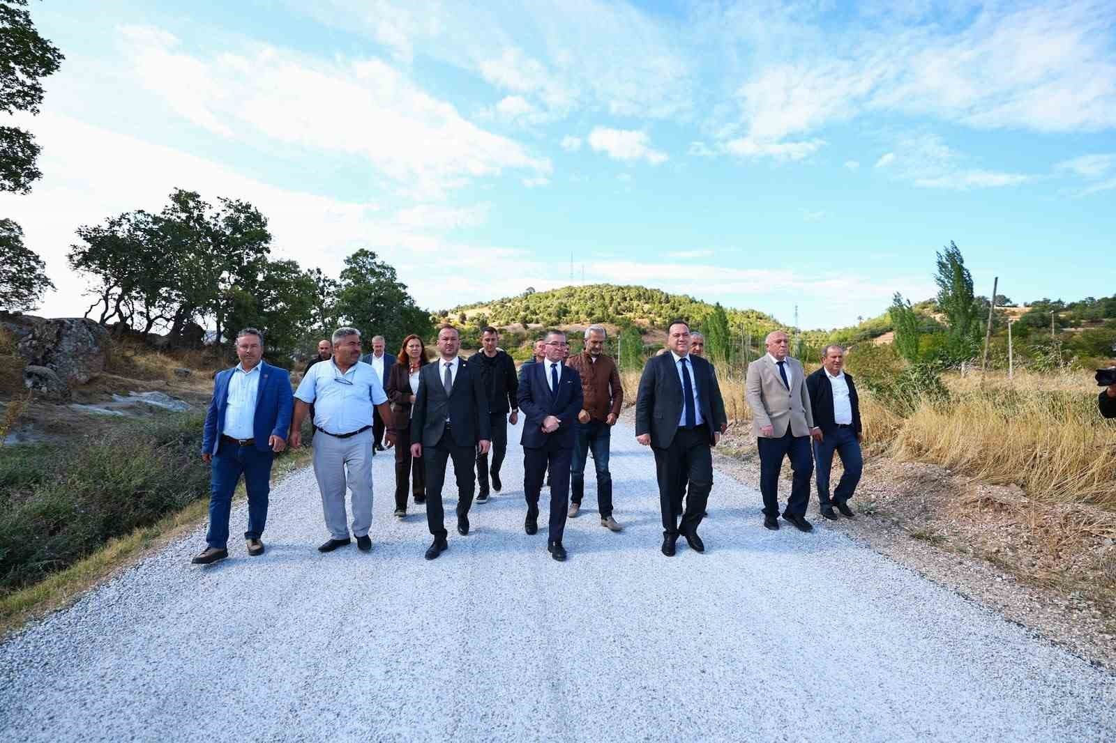 Başkan Besim Dutlulu Demirci'deki 46 Kilometrelik Yol Çalışmalarını İnceledi