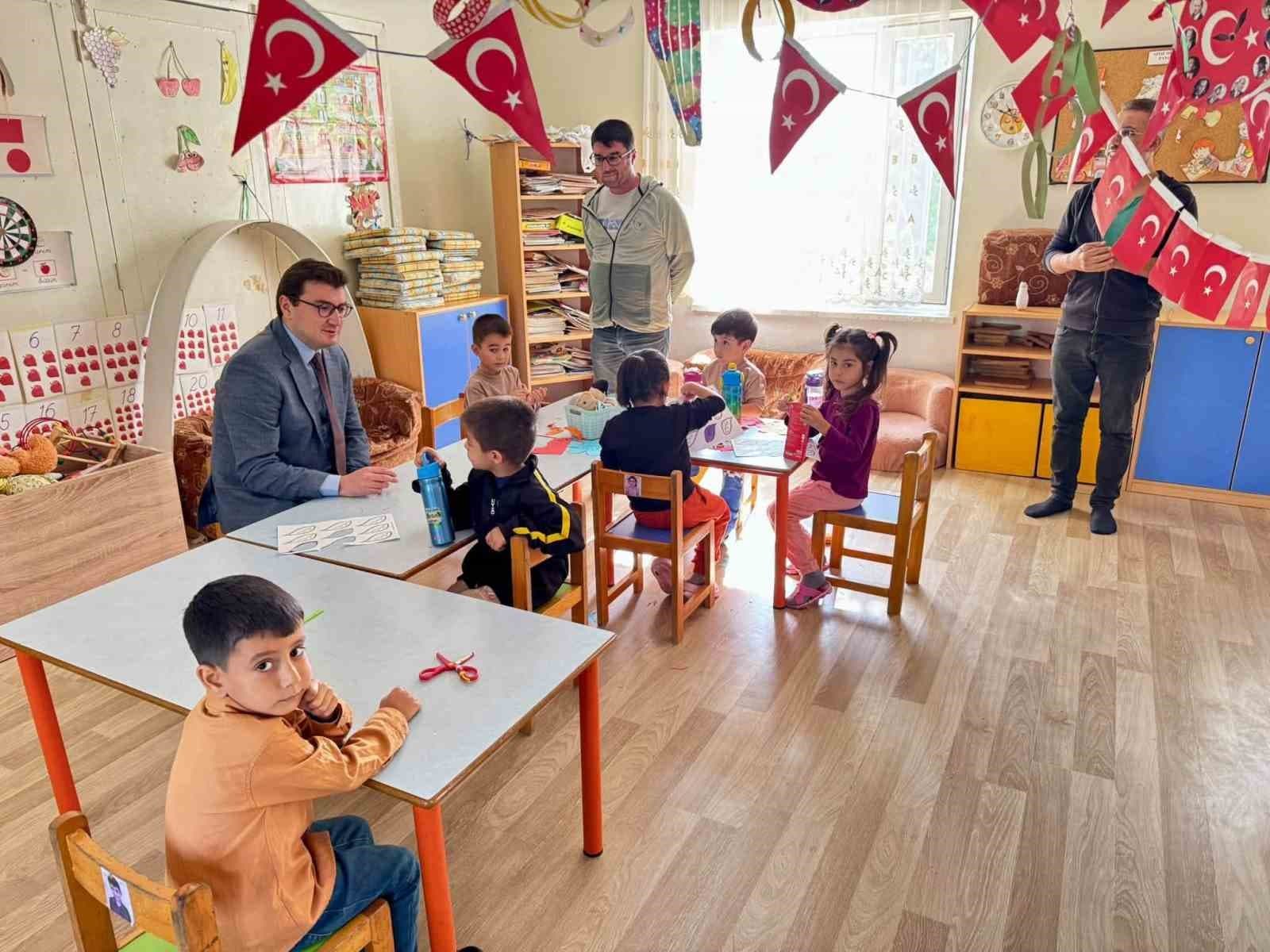 Kaymakam Sözen Yaka İlkokulu ve Anaokulu'nu Ziyaret Etti